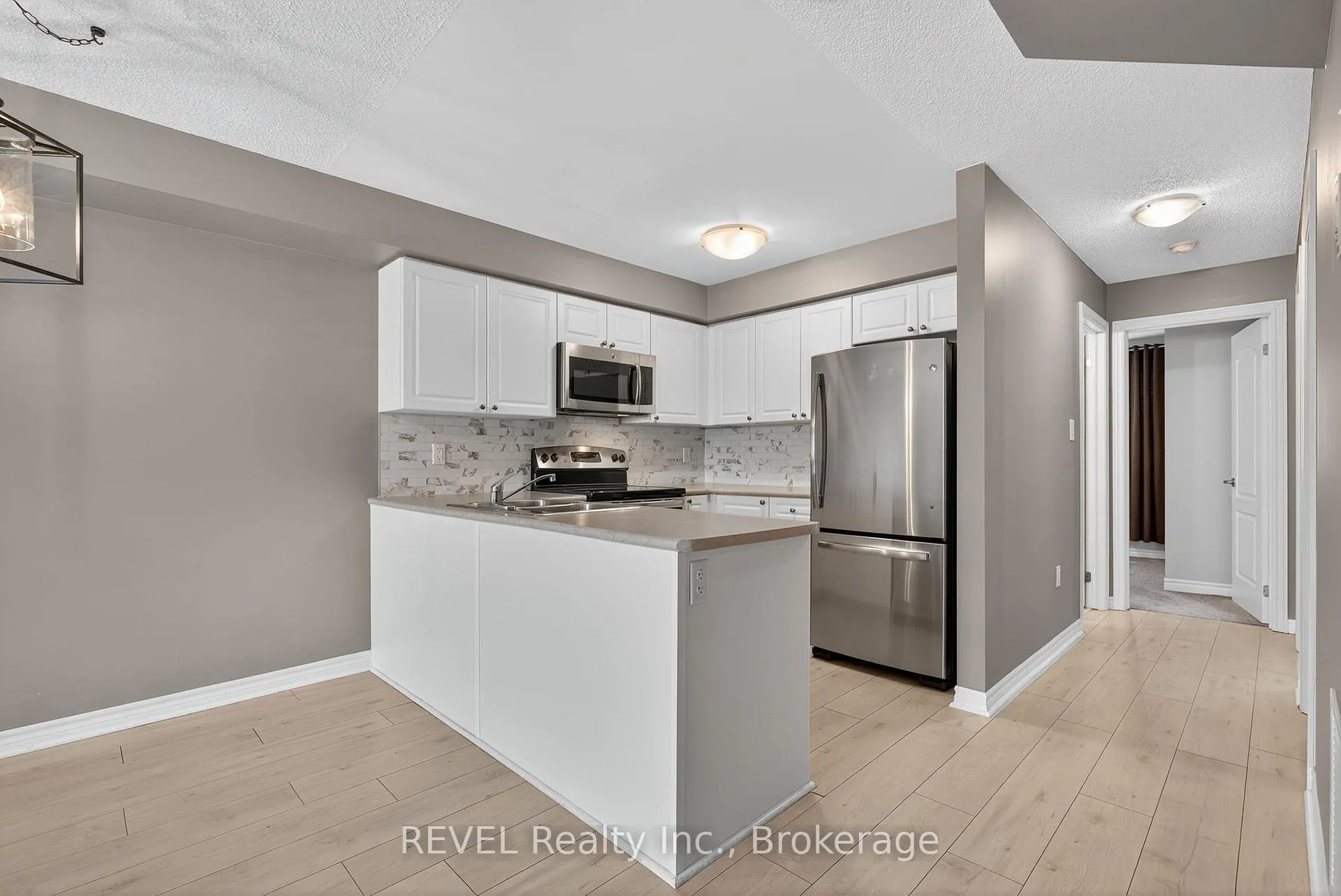 Photo 4 of Unit 11, 53 Ferndale Drive S, Barrie, Ardagh — HOMEH
