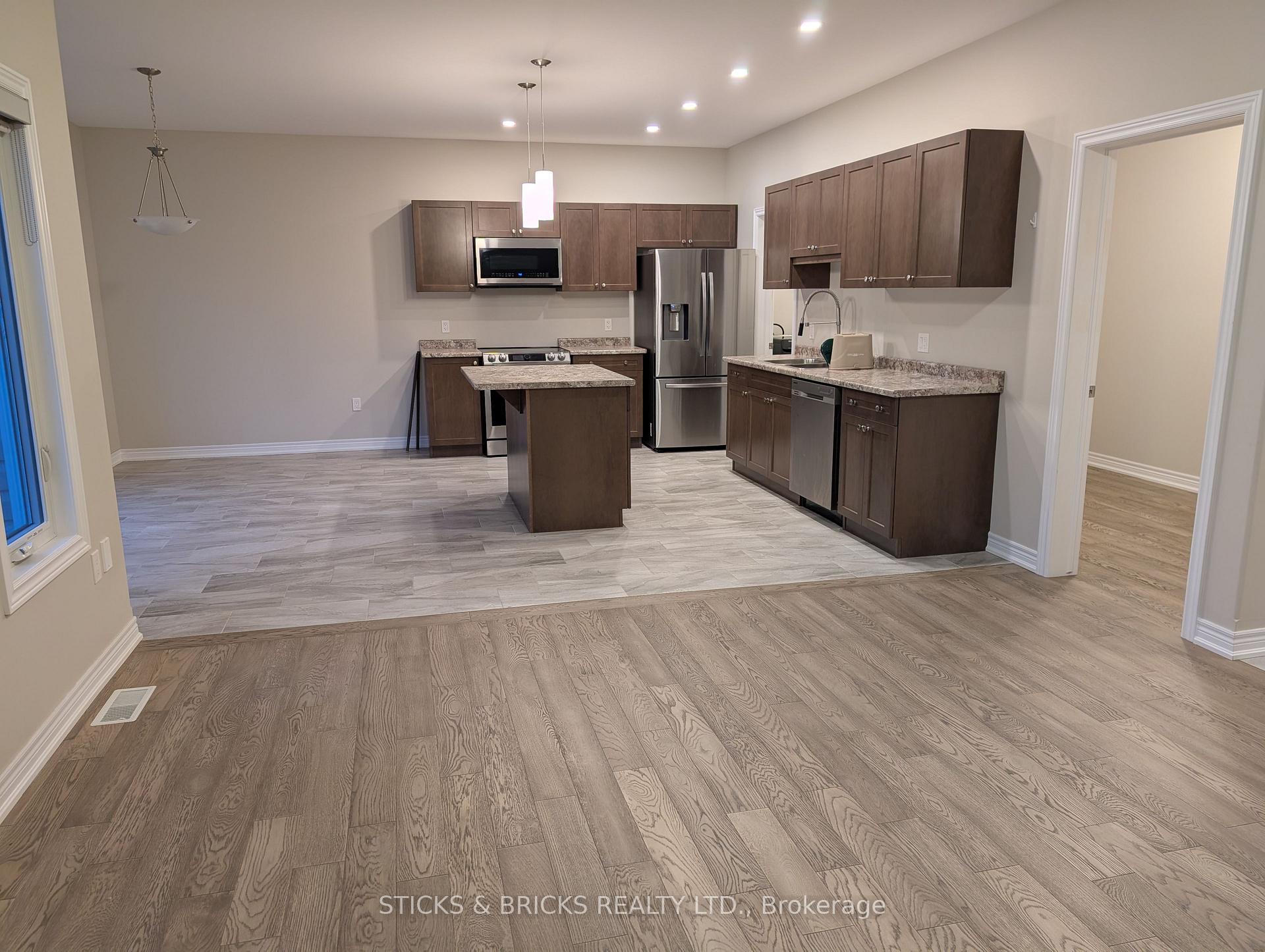 Photo 3 of 32 Spring Crest Way, Thorold, Rolling Meadows — HOMEH