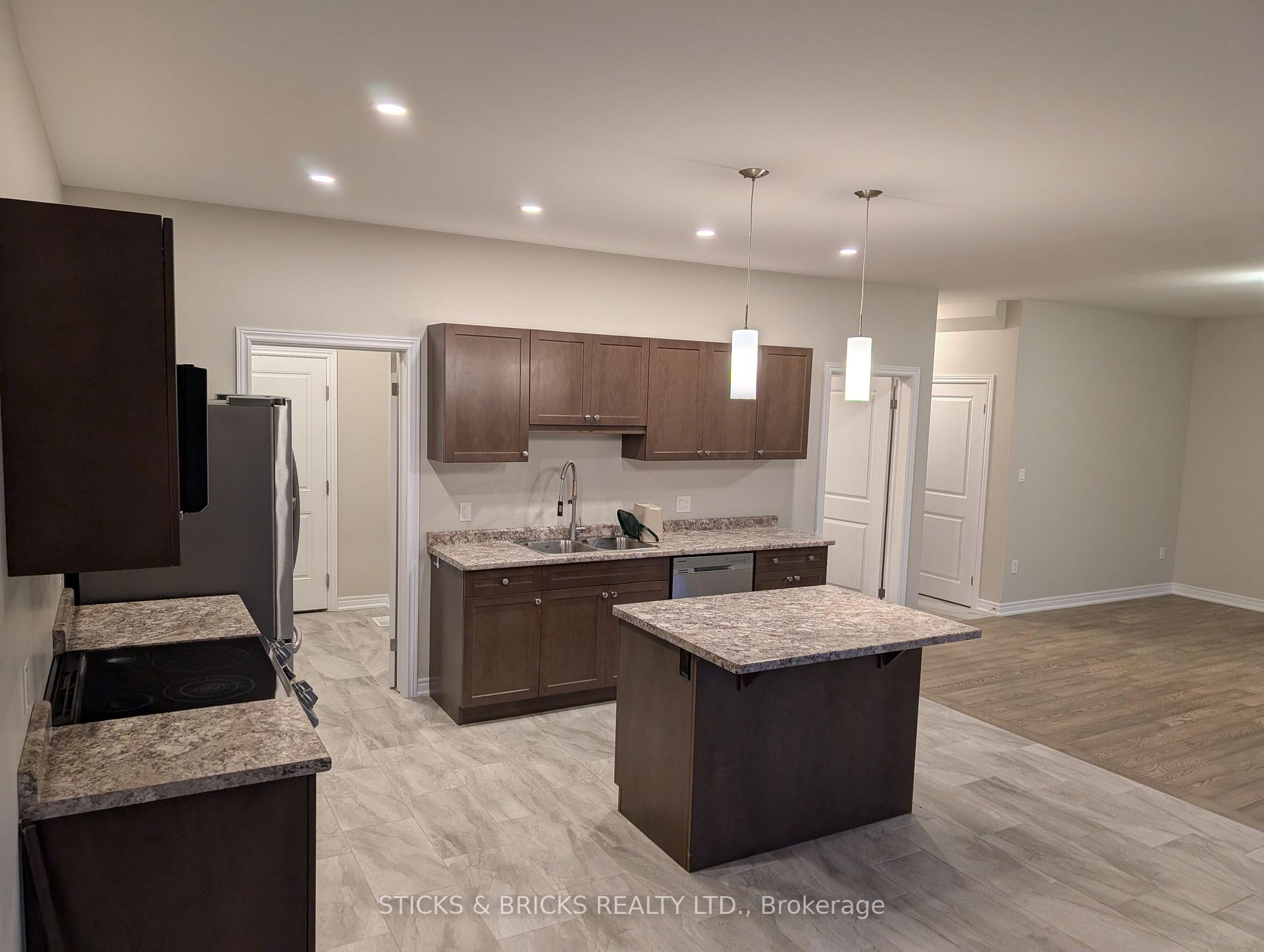 Photo 4 of 32 Spring Crest Way, Thorold, Rolling Meadows — HOMEH