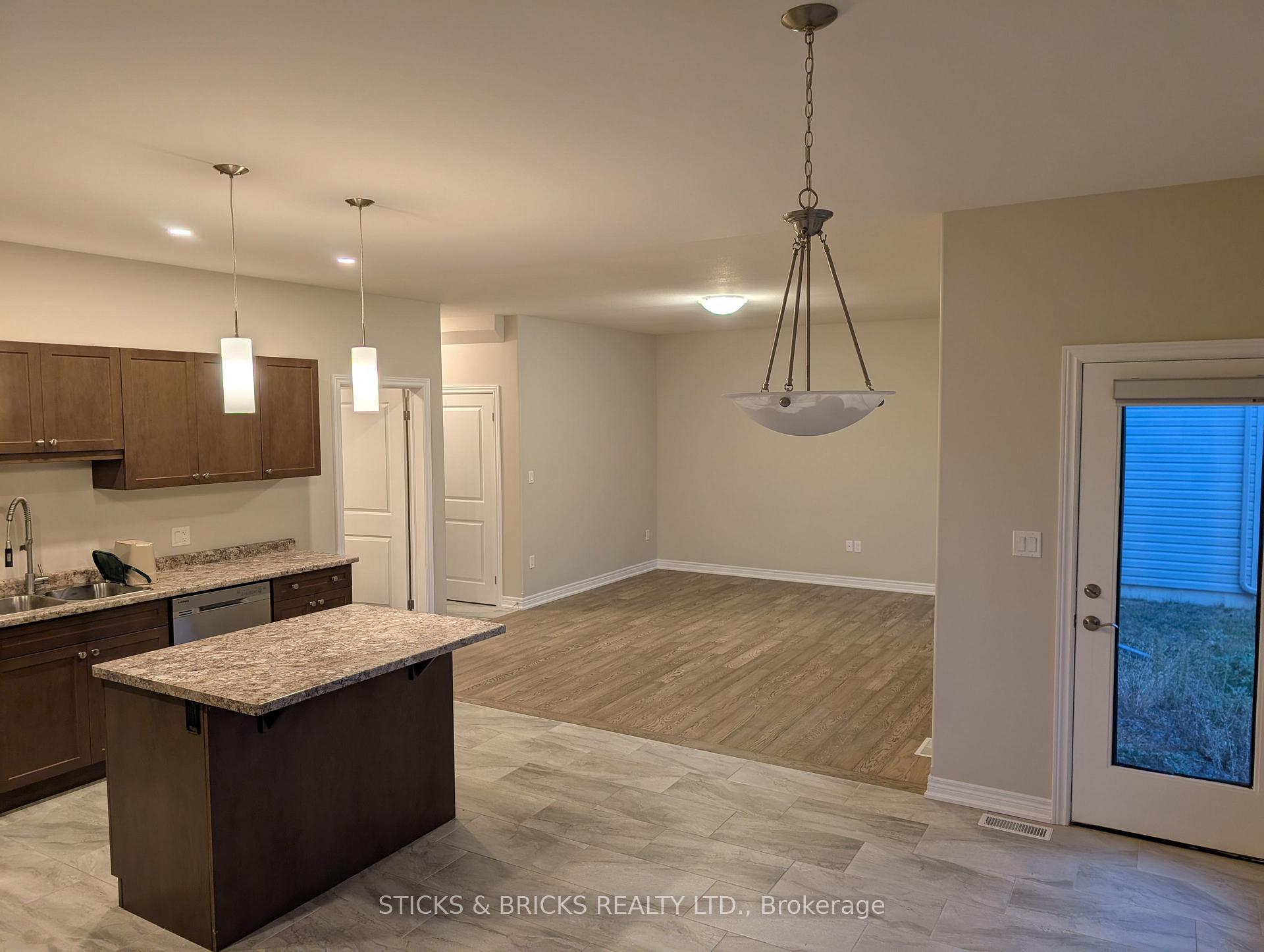 Photo 5 of 32 Spring Crest Way, Thorold, Rolling Meadows — HOMEH