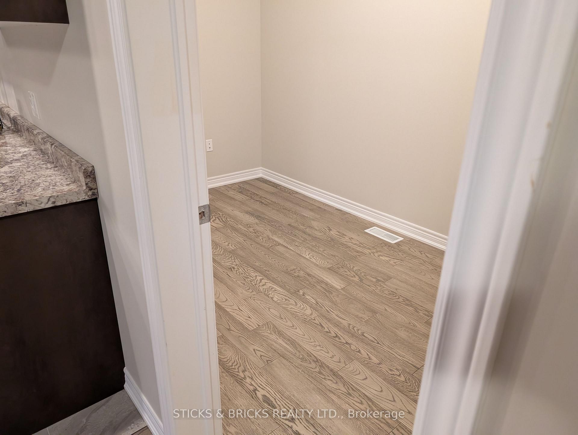 Photo 6 of 32 Spring Crest Way, Thorold, Rolling Meadows — HOMEH