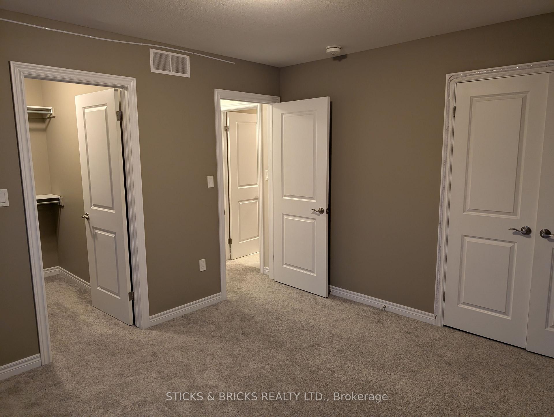 Photo 13 of 32 Spring Crest Way, Thorold, Rolling Meadows — HOMEH