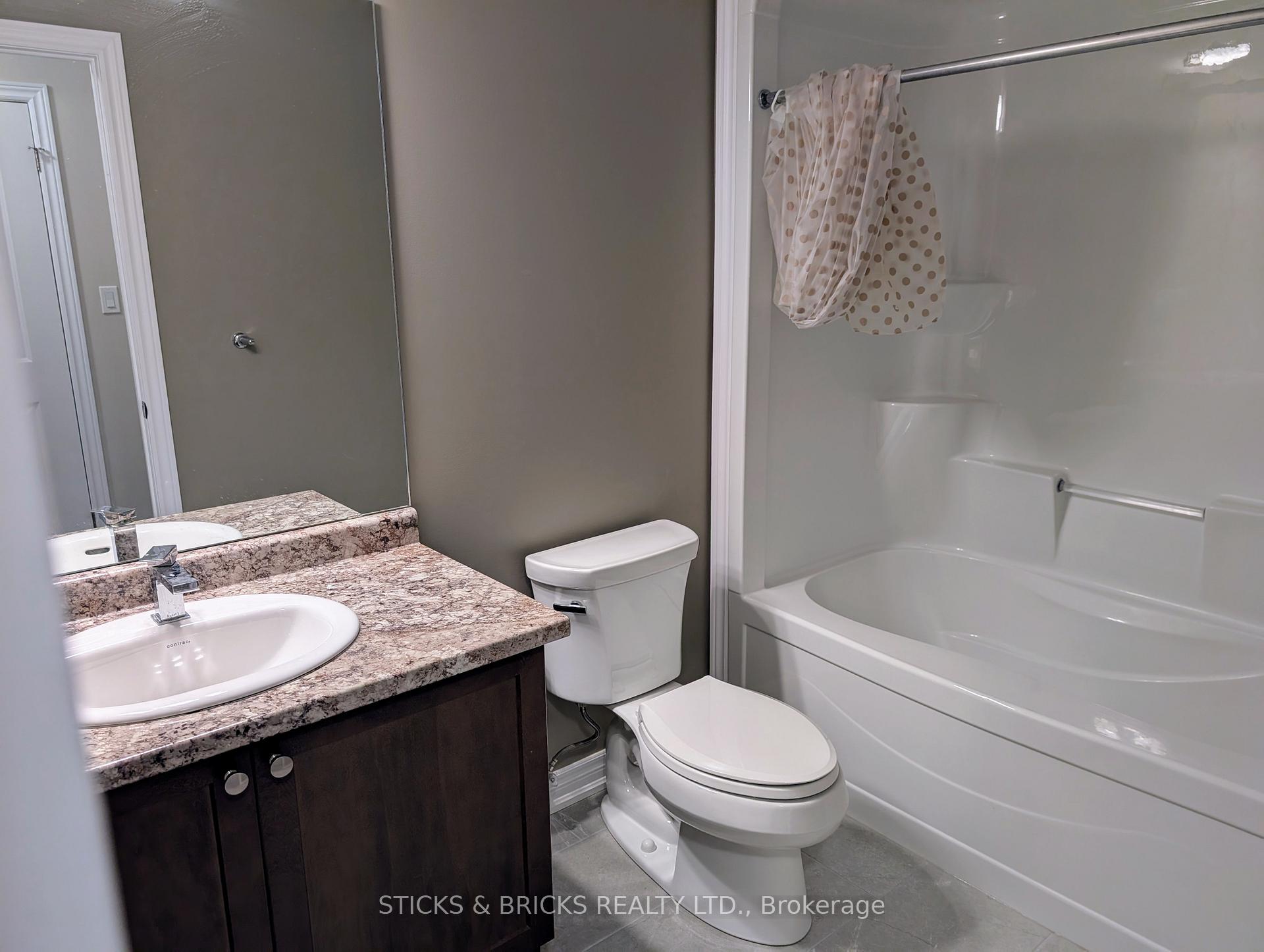 Photo 15 of 32 Spring Crest Way, Thorold, Rolling Meadows — HOMEH