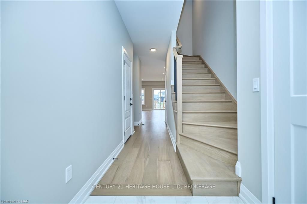 Photo 2 of 100 Elvira Way, Thorold, Rolling Meadows — HOMEH