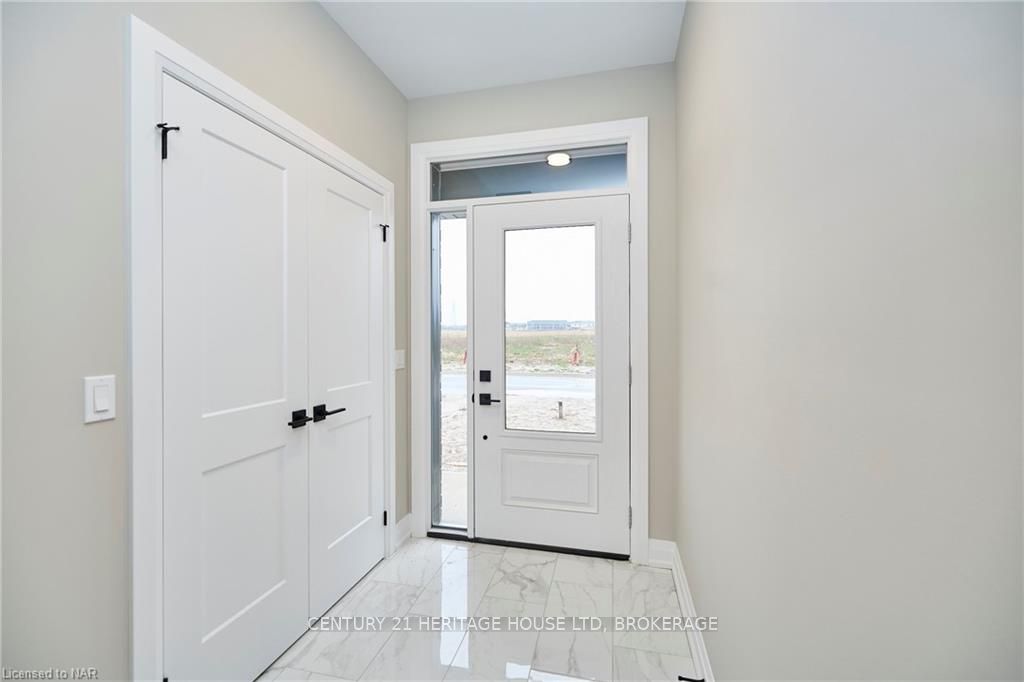 Photo 3 of 100 Elvira Way, Thorold, Rolling Meadows — HOMEH