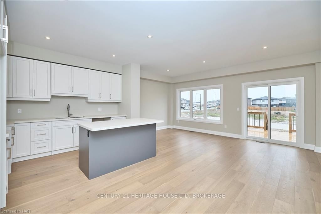 Photo 4 of 100 Elvira Way, Thorold, Rolling Meadows — HOMEH