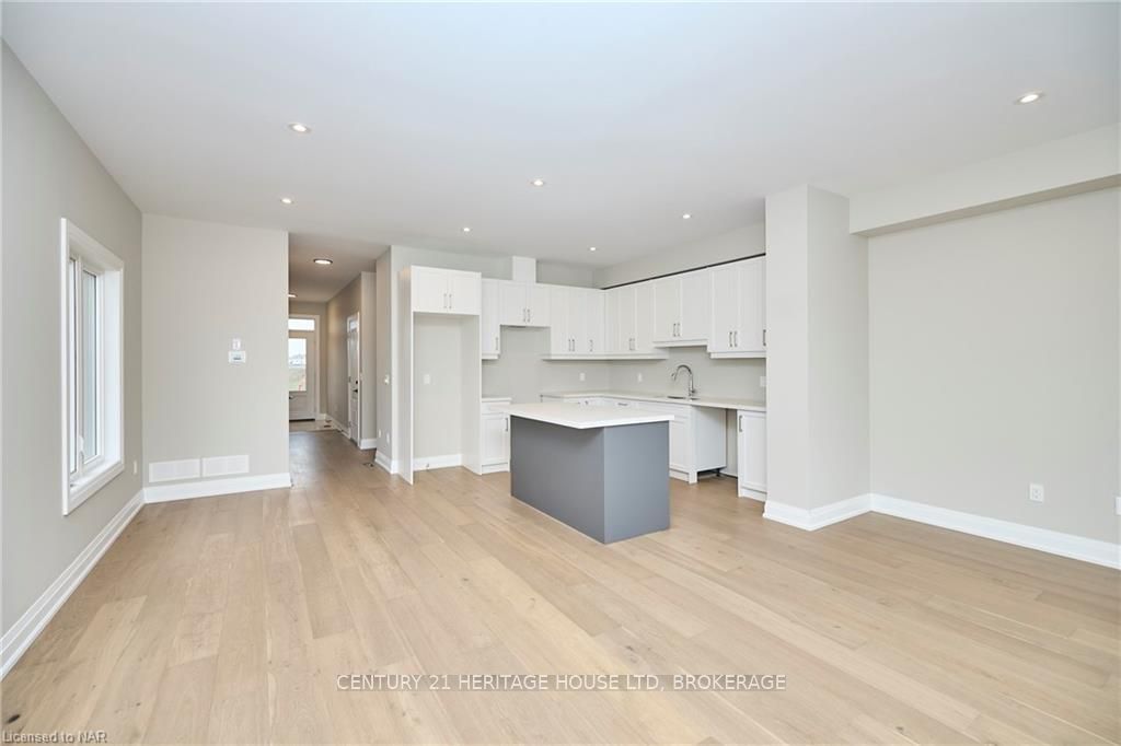 Photo 6 of 100 Elvira Way, Thorold, Rolling Meadows — HOMEH