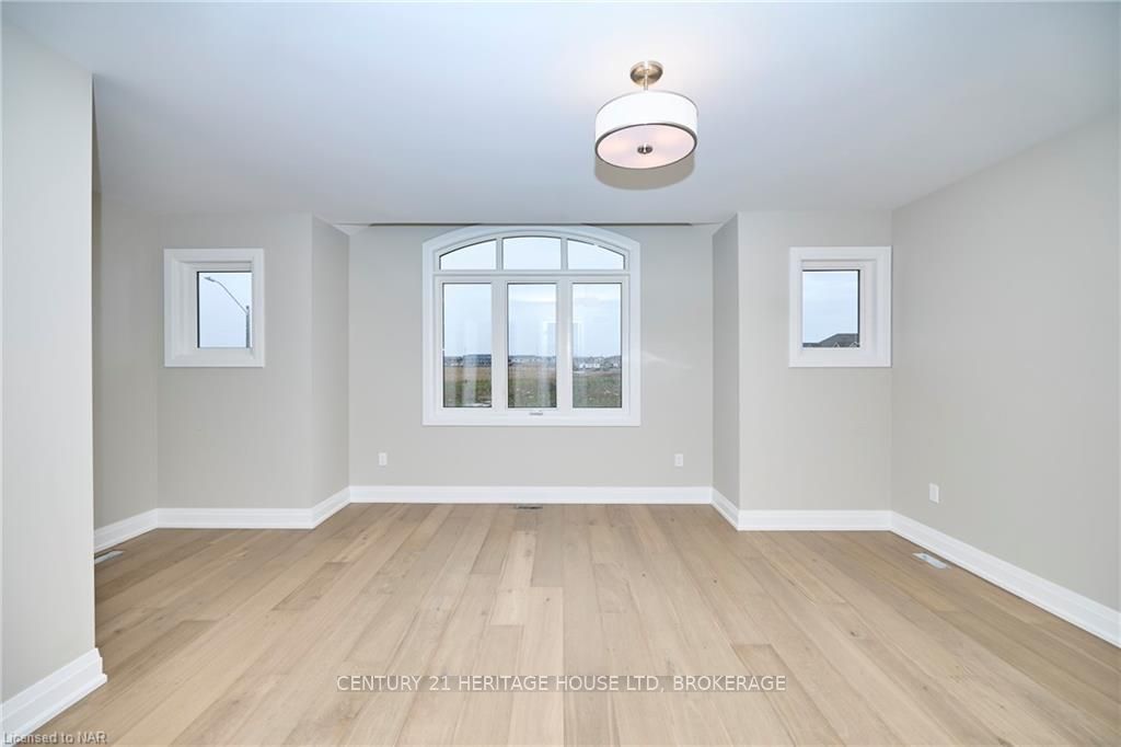 Photo 12 of 100 Elvira Way, Thorold, Rolling Meadows — HOMEH