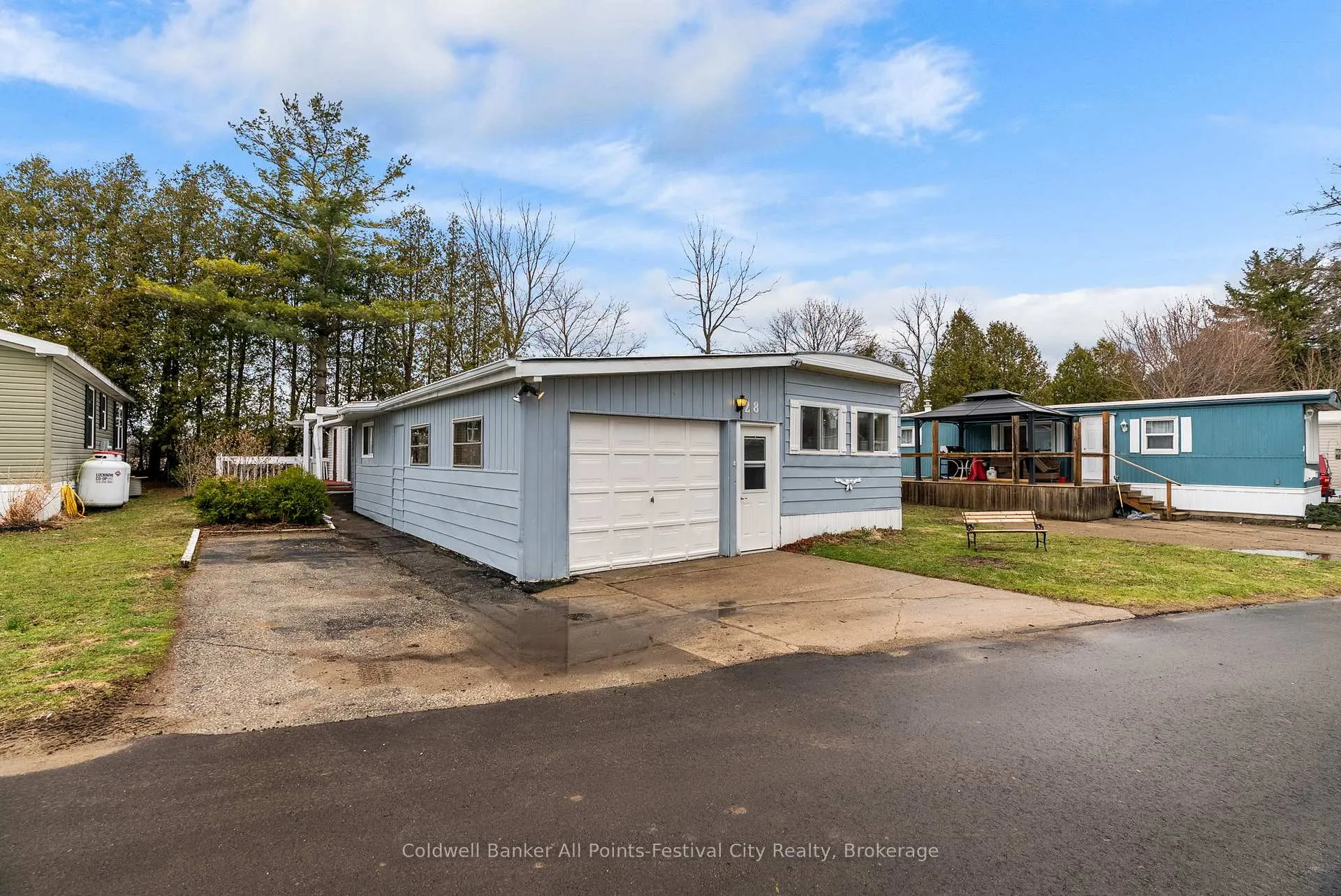Photo 1 of 28 Sutton Drive, Ashfield-Colborne-Wawanosh, Ashfield — HOMEH