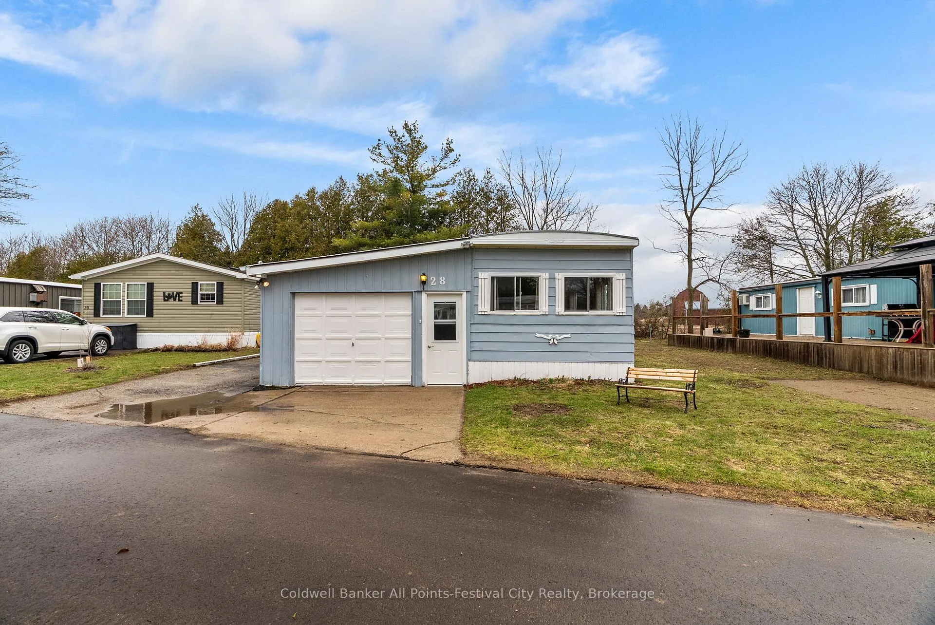 Photo 2 of 28 Sutton Drive, Ashfield-Colborne-Wawanosh, Ashfield — HOMEH