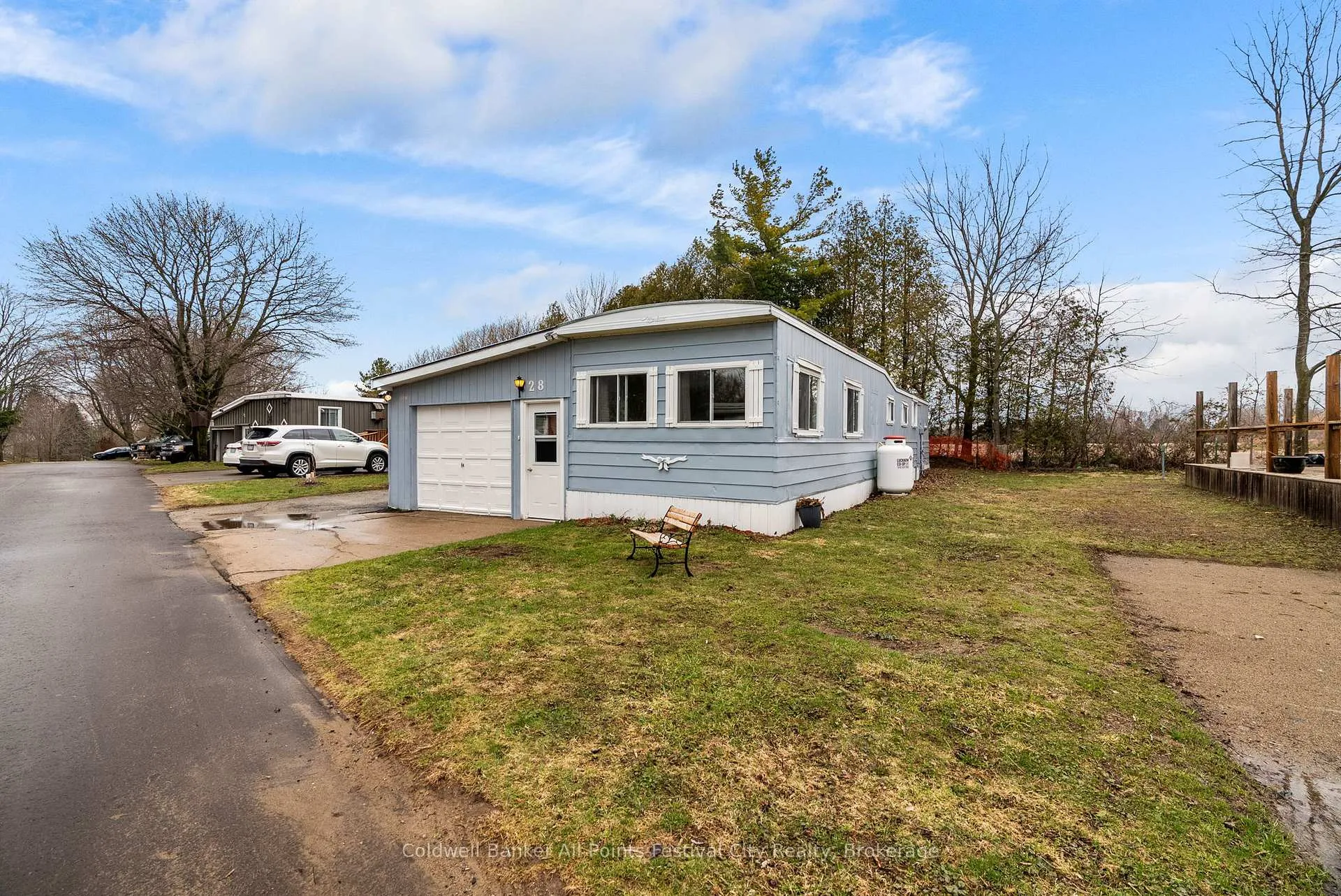 Photo 3 of 28 Sutton Drive, Ashfield-Colborne-Wawanosh, Ashfield — HOMEH