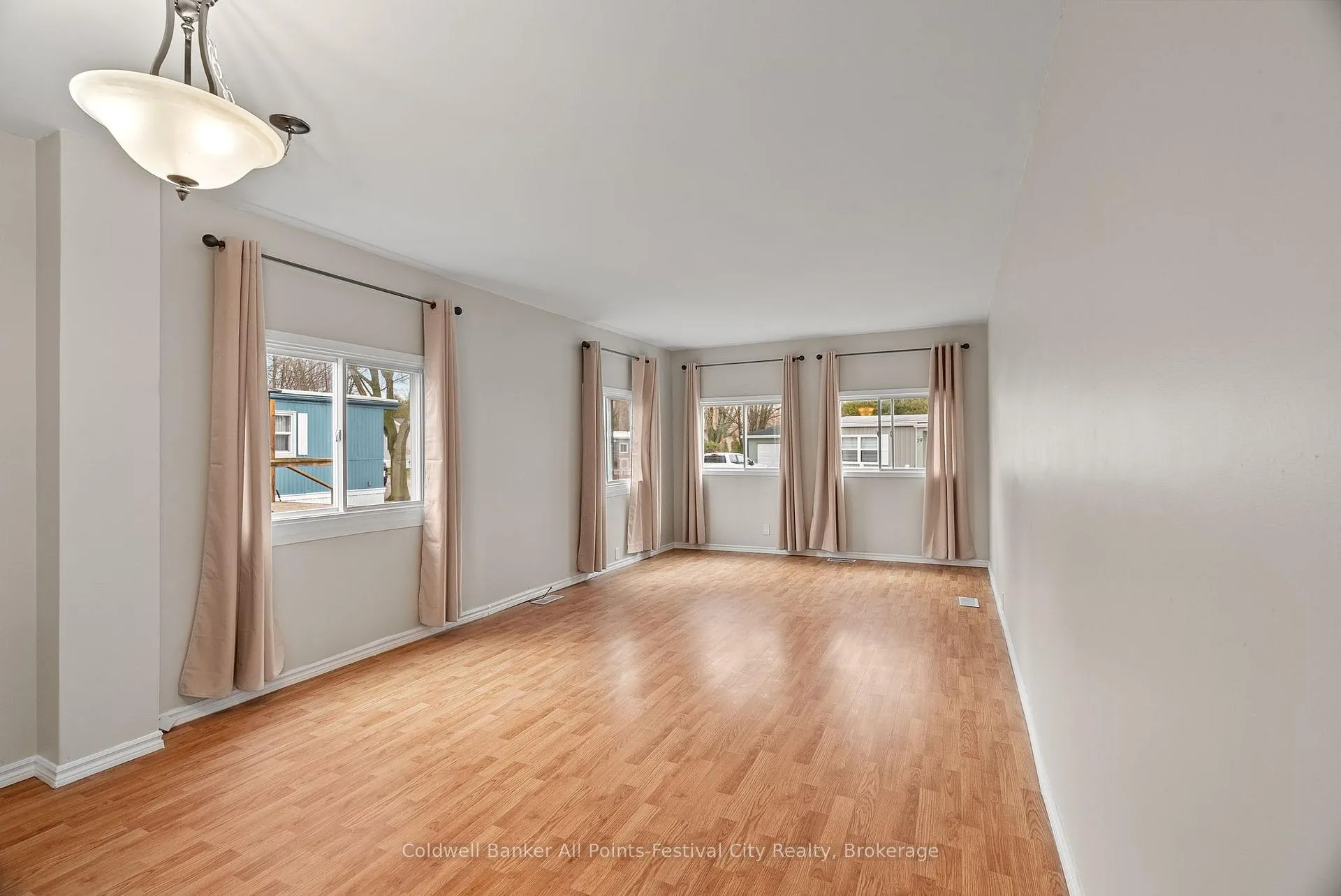 Photo 8 of 28 Sutton Drive, Ashfield-Colborne-Wawanosh, Ashfield — HOMEH