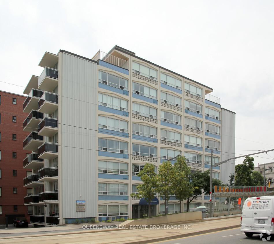 Front of Unit 304, 265 Russell Hill Road
