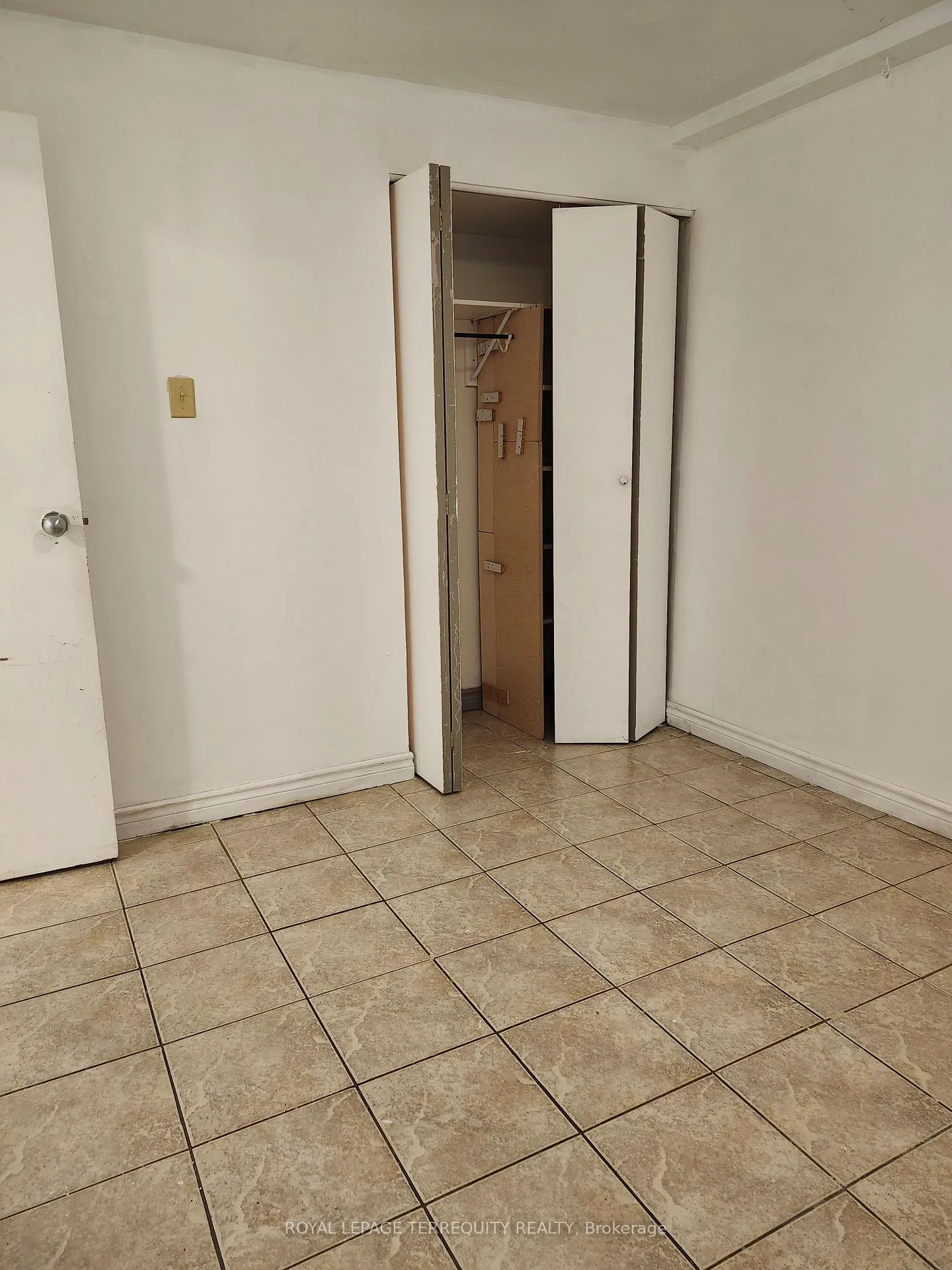 Photo 6 of Unit Lower 2L, 2977 Lawrence Avenue E, Scarborough, Bendale — HOMEH