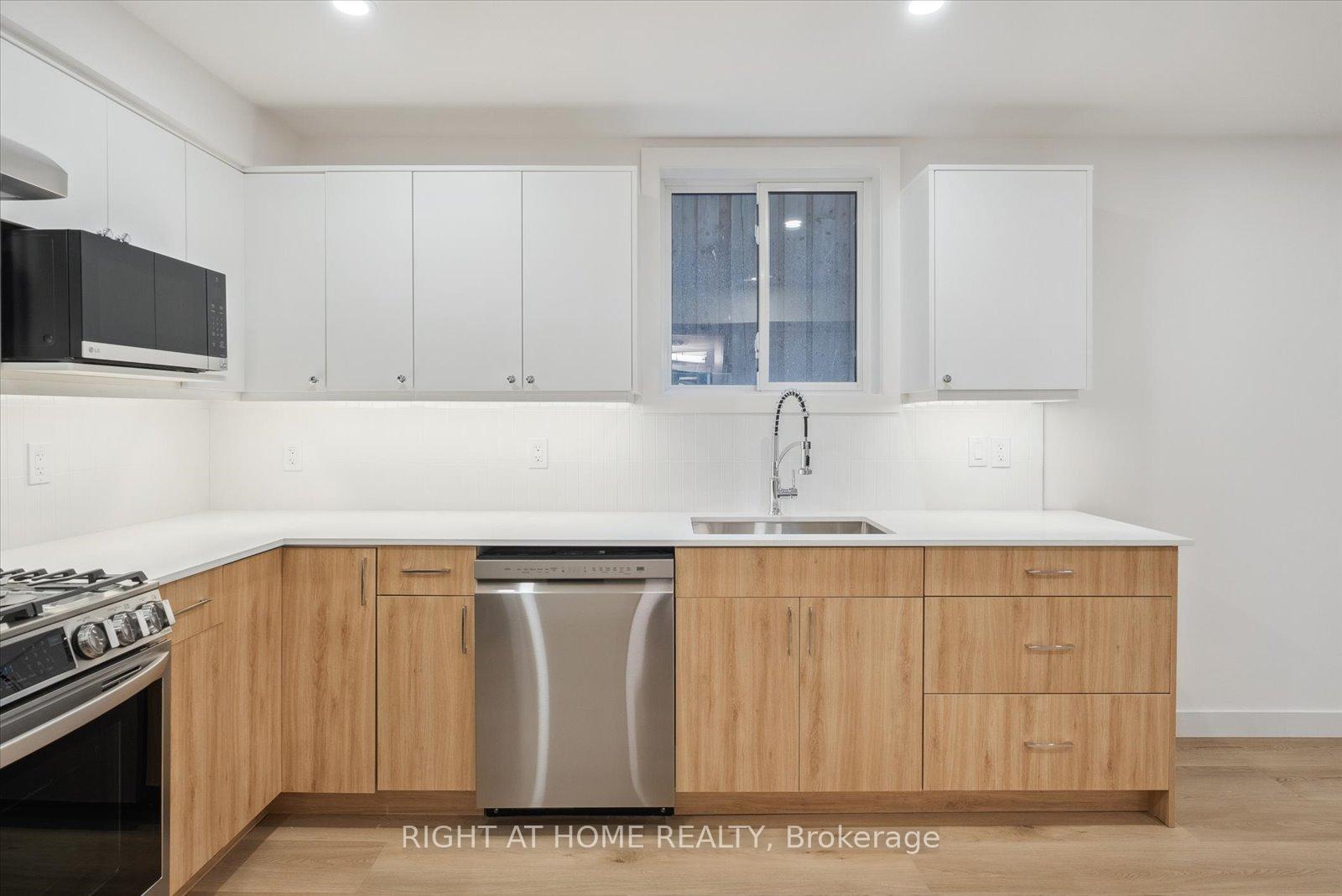 Photo 2 of Unit 8, 321 St George Street, Toronto, The Annex — HOMEH