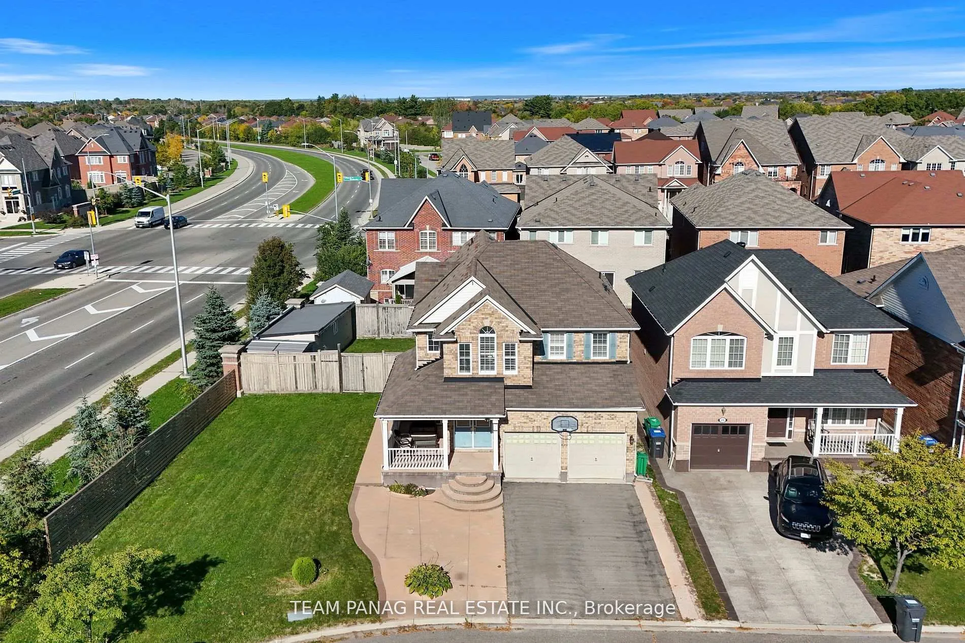 Photo 1 of 22 Coachlight Crescent, Brampton, Vales of Castlemore — HOMEH