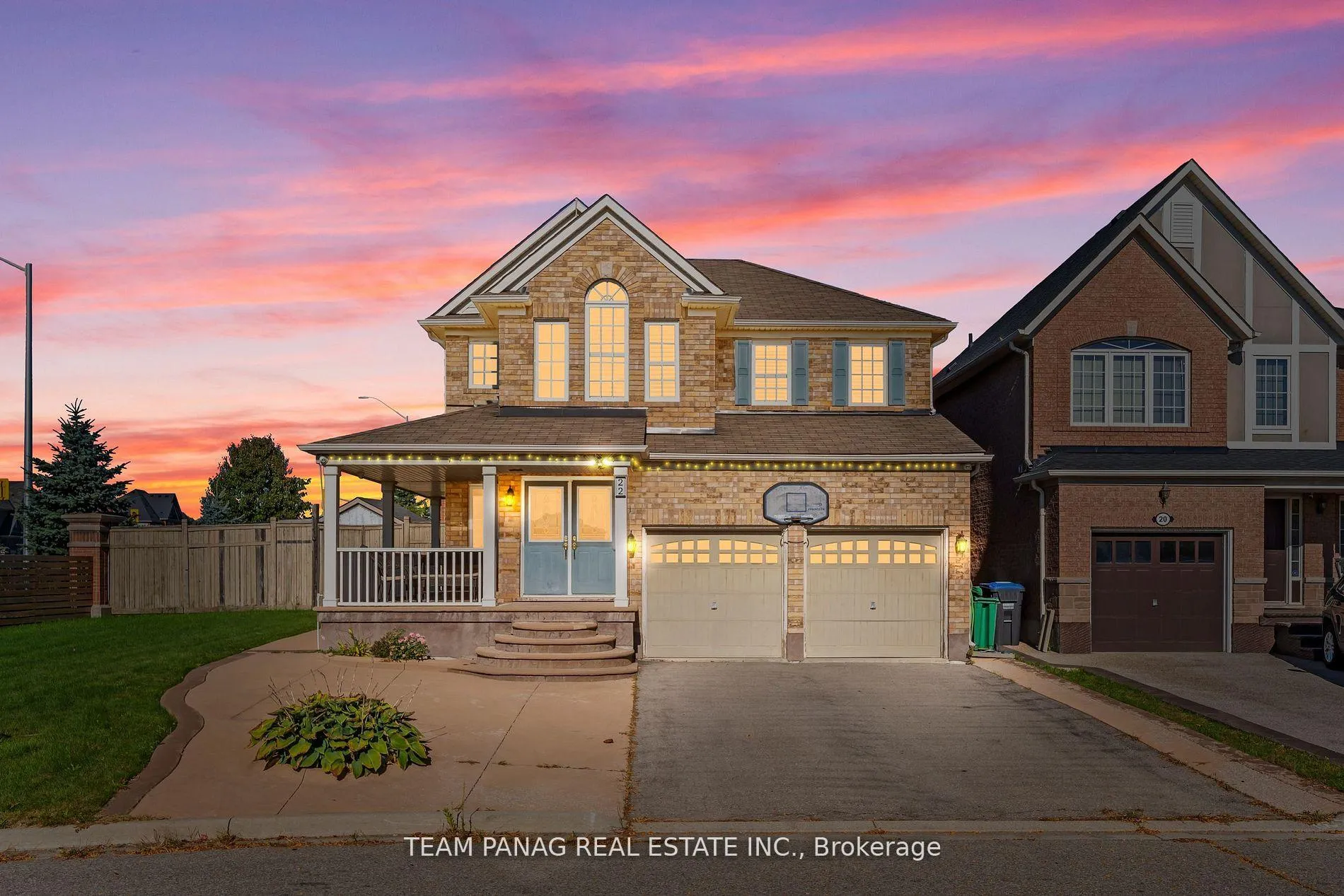 Photo 2 of 22 Coachlight Crescent, Brampton, Vales of Castlemore — HOMEH