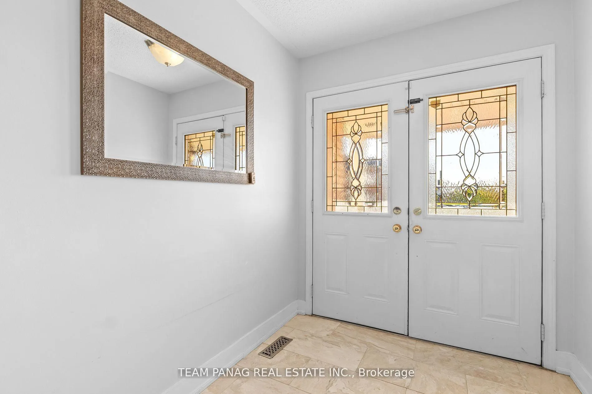 Photo 4 of 22 Coachlight Crescent, Brampton, Vales of Castlemore — HOMEH