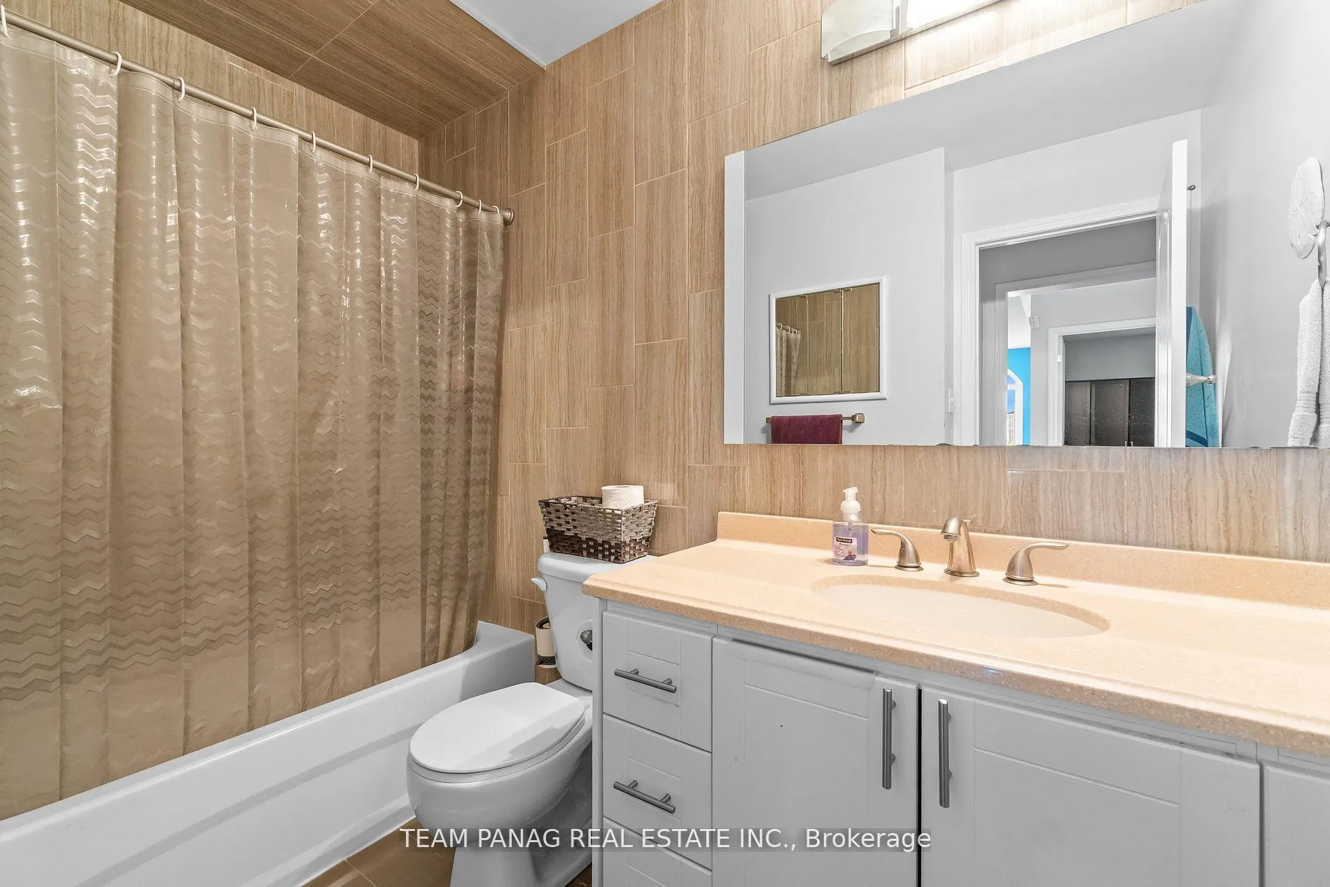 Photo 24 of 22 Coachlight Crescent, Brampton, Vales of Castlemore — HOMEH