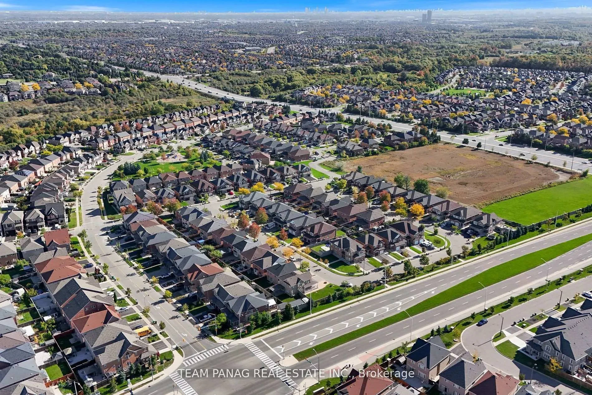 Photo 39 of 22 Coachlight Crescent, Brampton, Vales of Castlemore — HOMEH