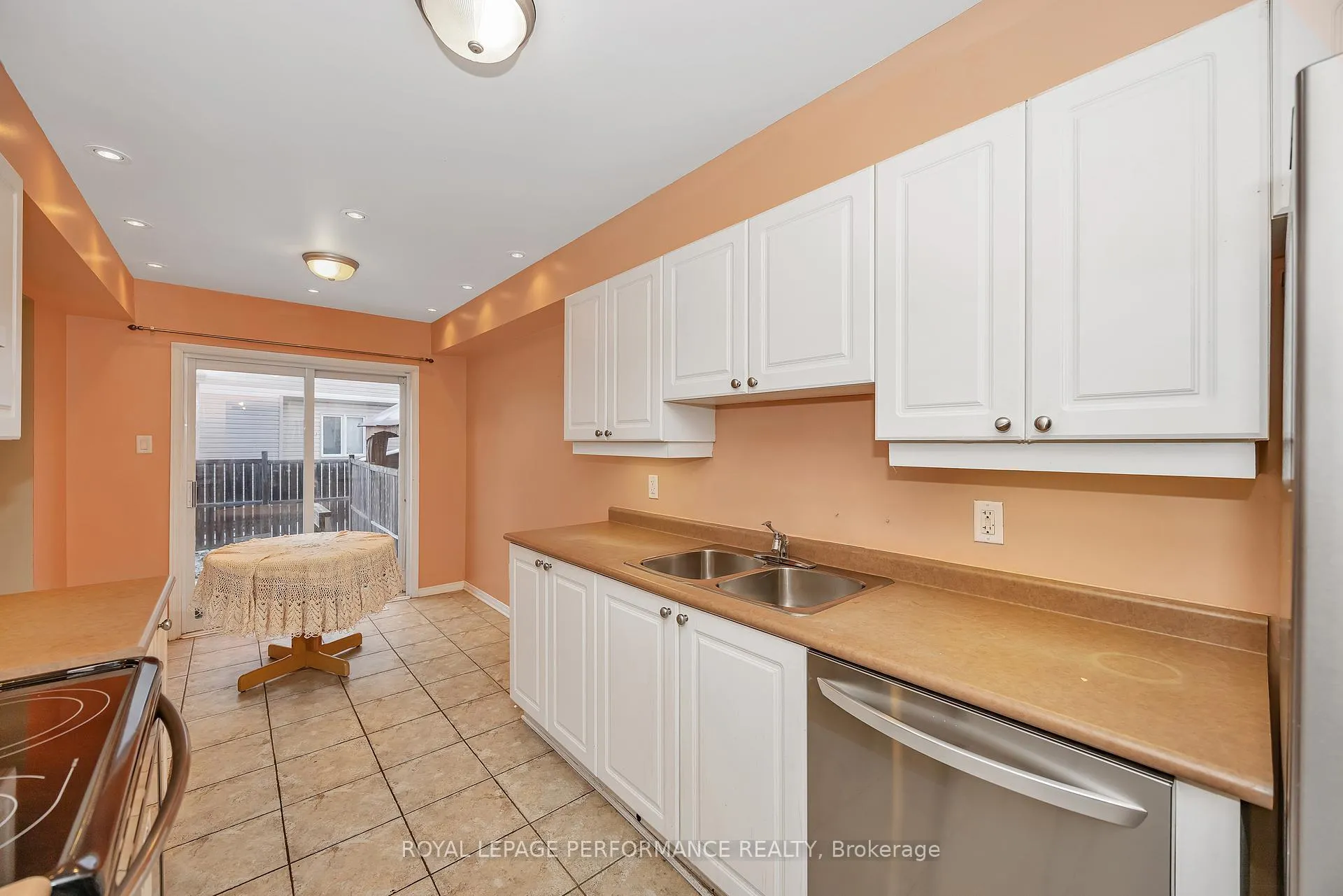 Photo 11 of 2004 Breezewood Street, Ottawa, Springridge/East Village — HOMEH