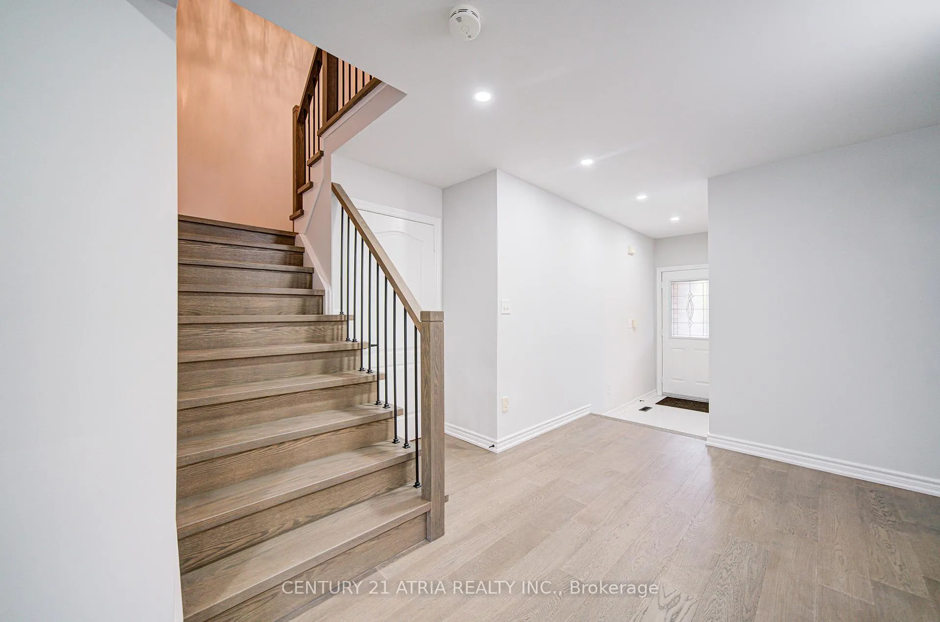 Photo 9 of 273 Conover Avenue, Aurora, Bayview Northeast — HOMEH