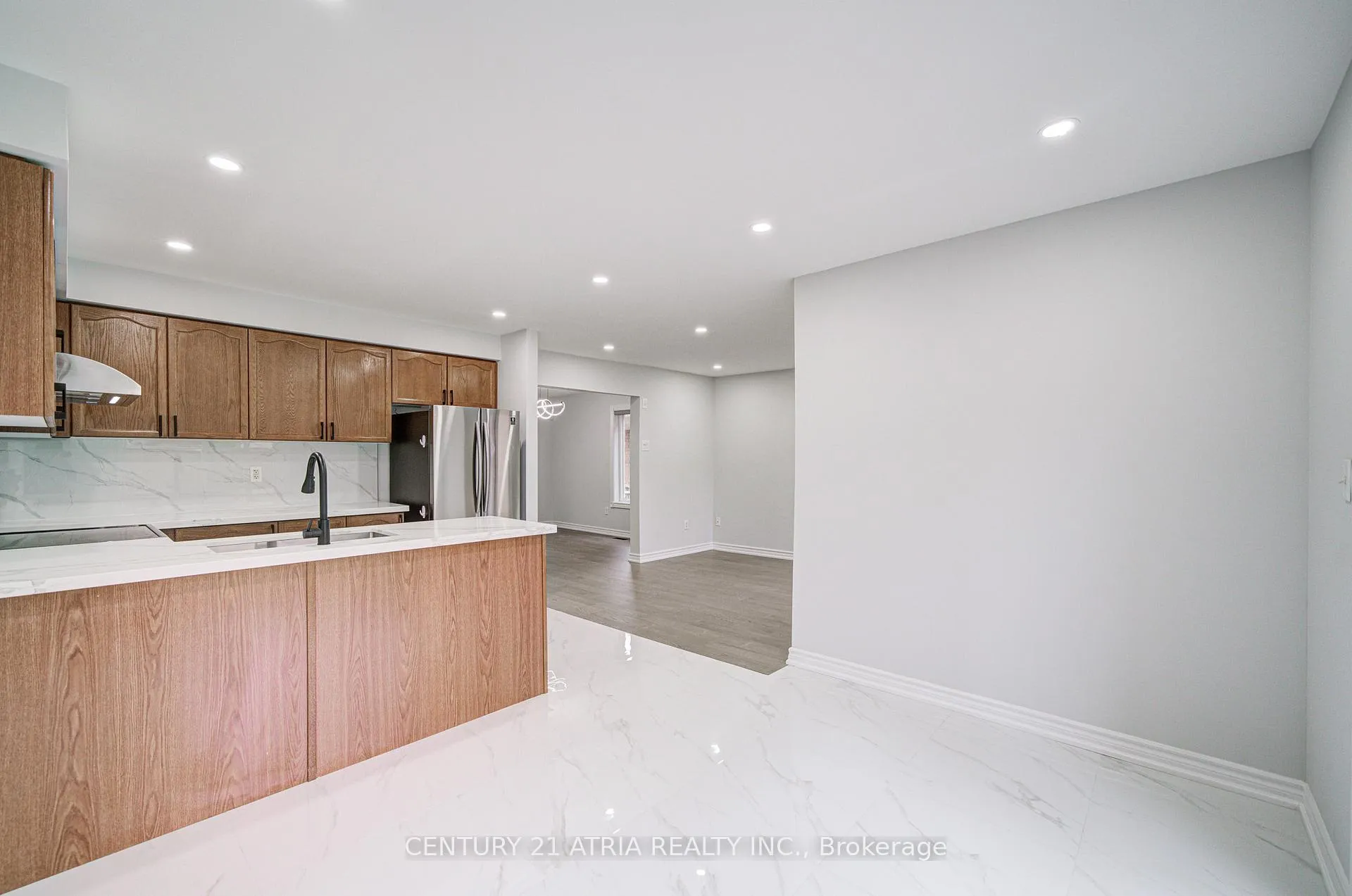 Photo 11 of 273 Conover Avenue, Aurora, Bayview Northeast — HOMEH