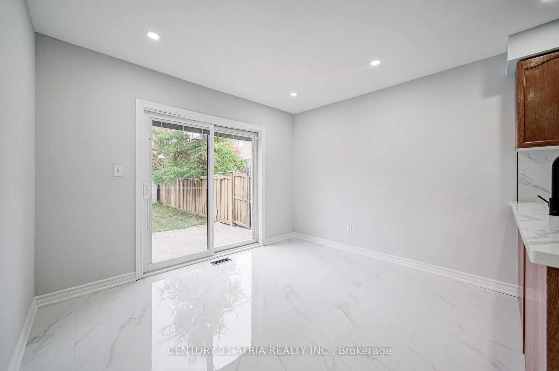 Photo 12 of 273 Conover Avenue, Aurora, Bayview Northeast — HOMEH