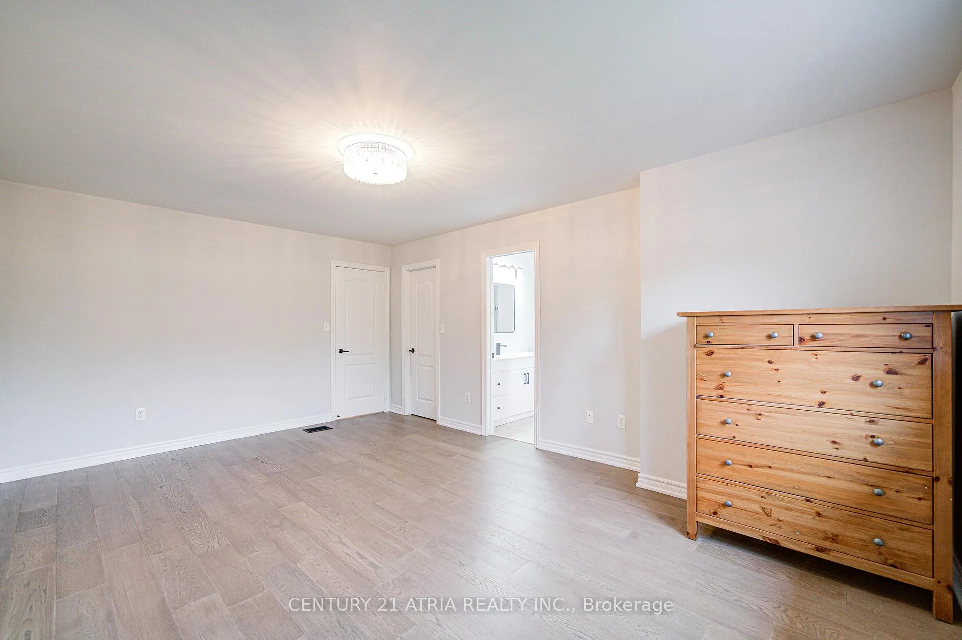 Photo 18 of 273 Conover Avenue, Aurora, Bayview Northeast — HOMEH