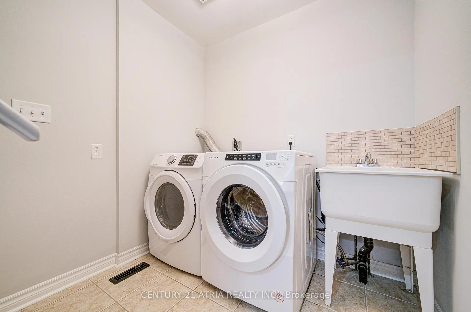 Photo 34 of 273 Conover Avenue, Aurora, Bayview Northeast — HOMEH
