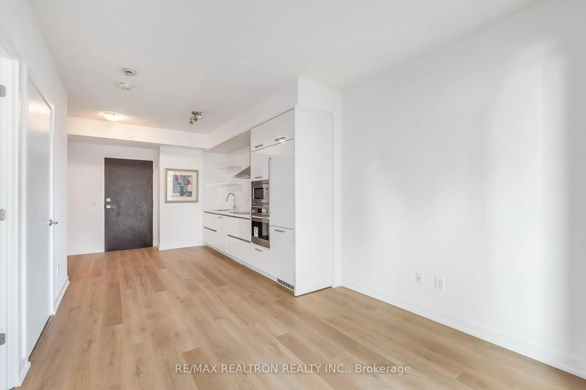 Photo 4 of Unit 804, 2221 Yonge Street, Toronto, Mount Pleasant West — HOMEH