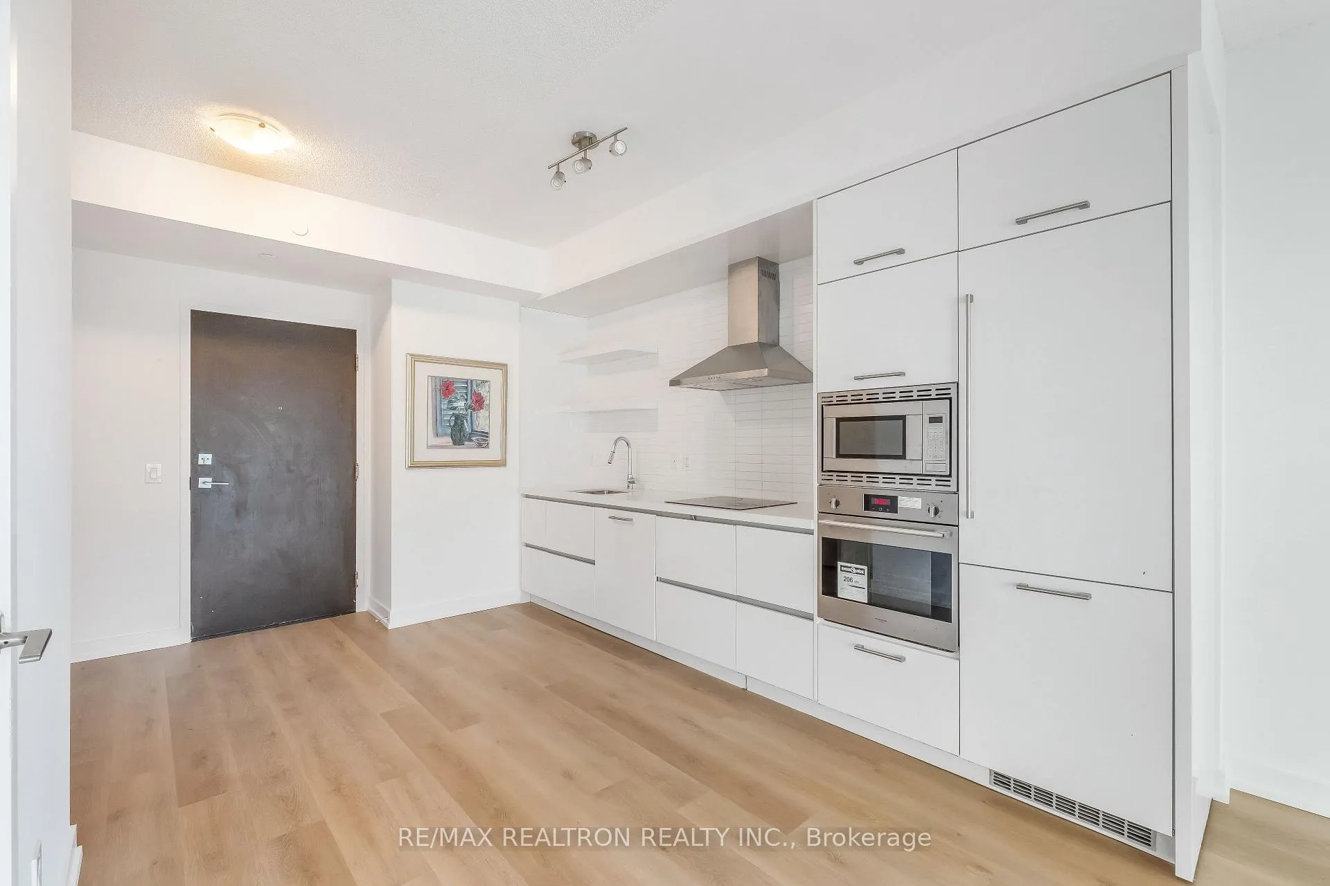 Photo 6 of Unit 804, 2221 Yonge Street, Toronto, Mount Pleasant West — HOMEH