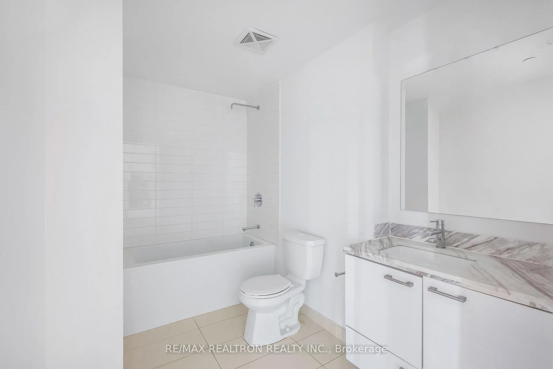 Photo 15 of Unit 804, 2221 Yonge Street, Toronto, Mount Pleasant West — HOMEH