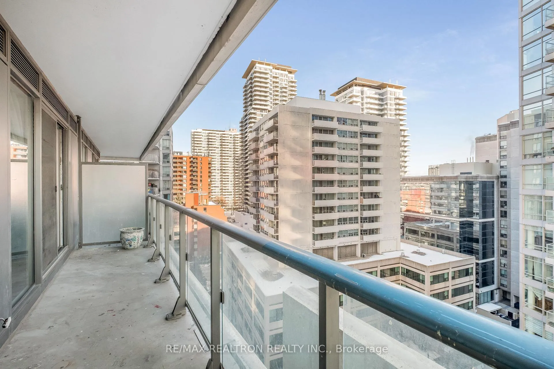 Photo 17 of Unit 804, 2221 Yonge Street, Toronto, Mount Pleasant West — HOMEH