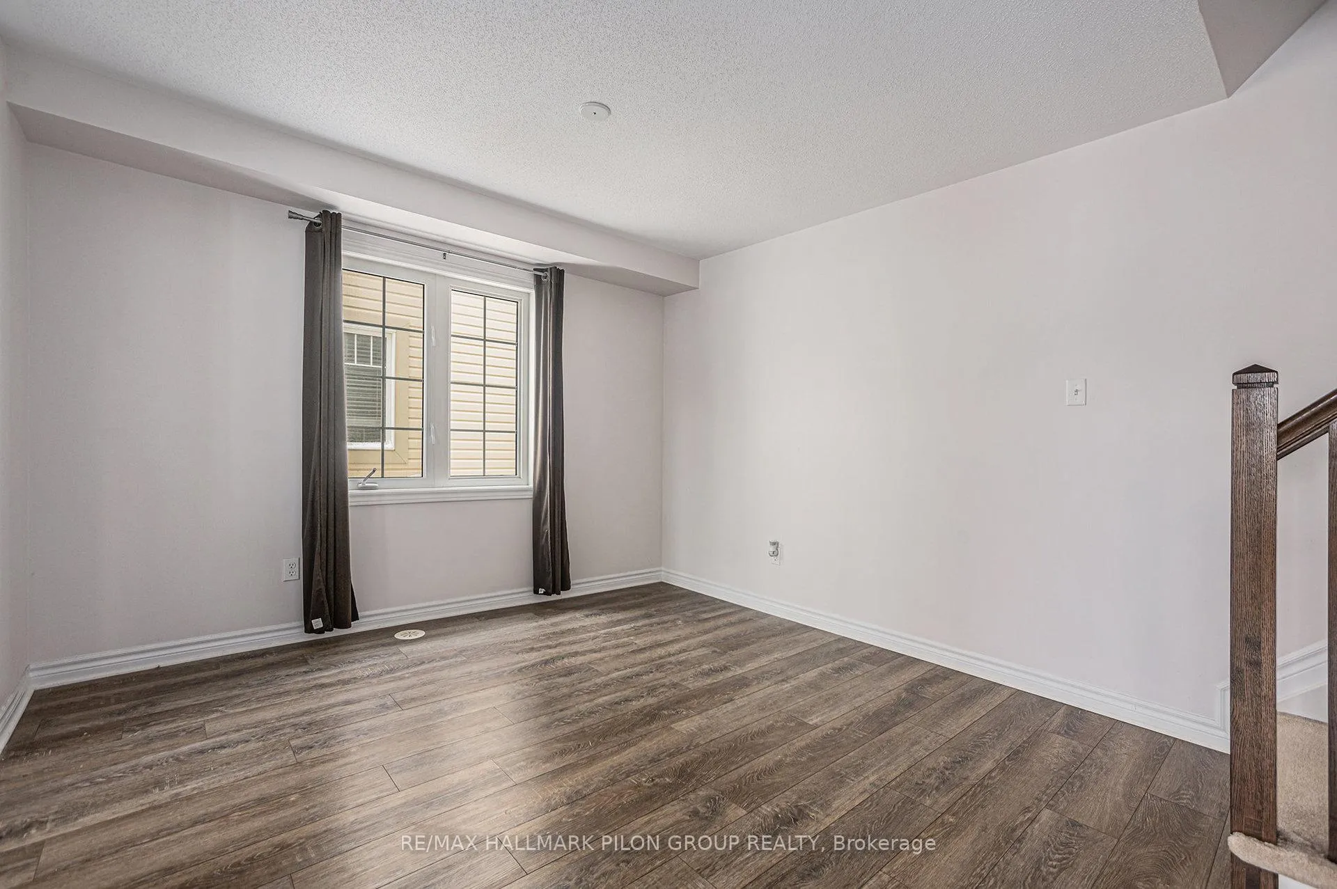 Photo 5 of 116 Sunshine Crescent, Ottawa, Notting Hill/Summerside — HOMEH