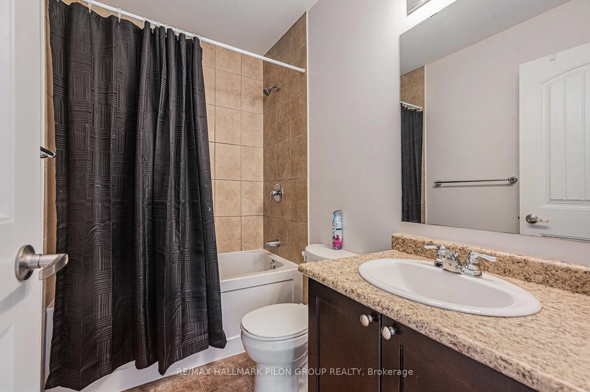Photo 6 of 116 Sunshine Crescent, Ottawa, Notting Hill/Summerside — HOMEH