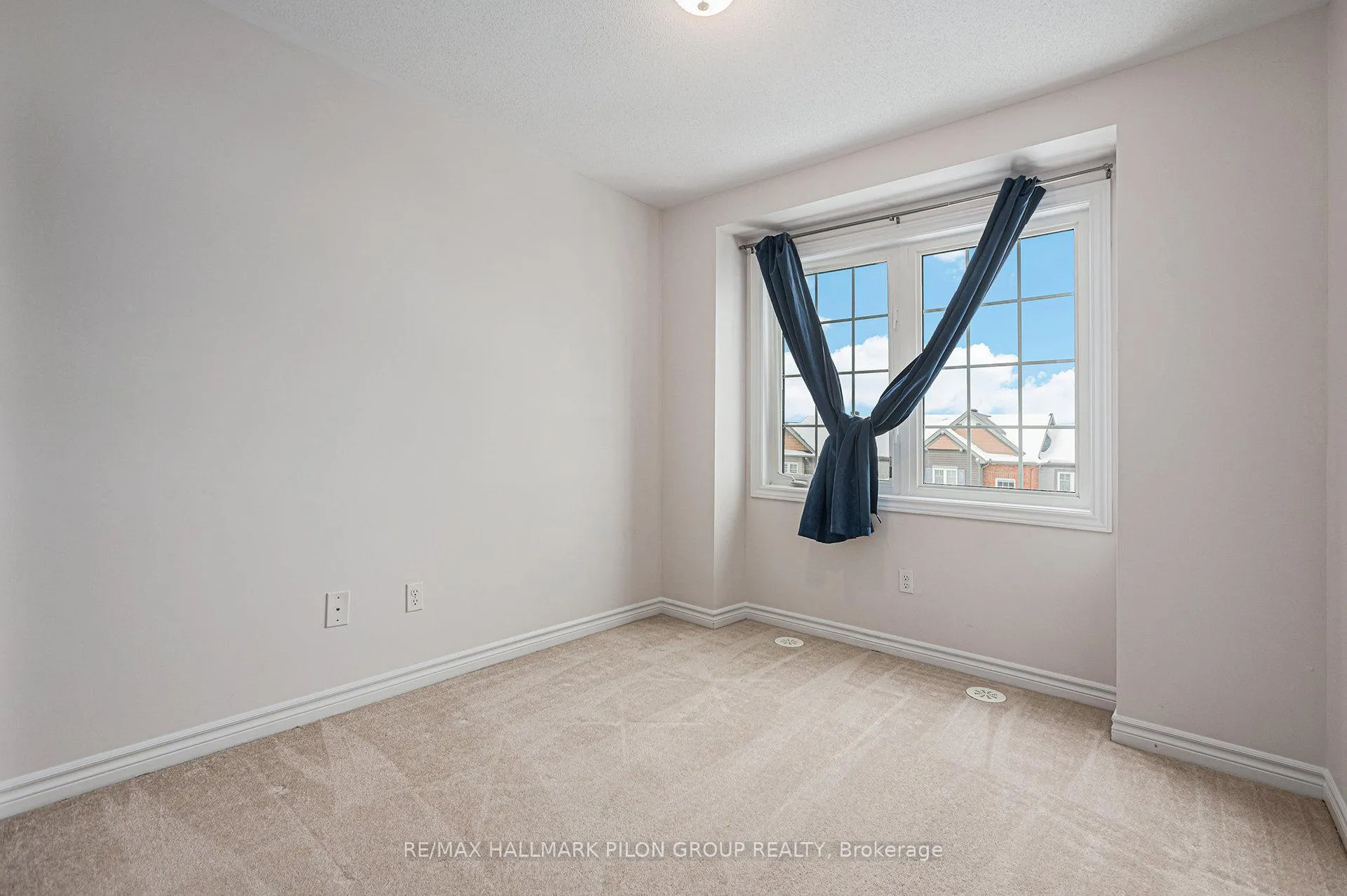 Photo 8 of 116 Sunshine Crescent, Ottawa, Notting Hill/Summerside — HOMEH