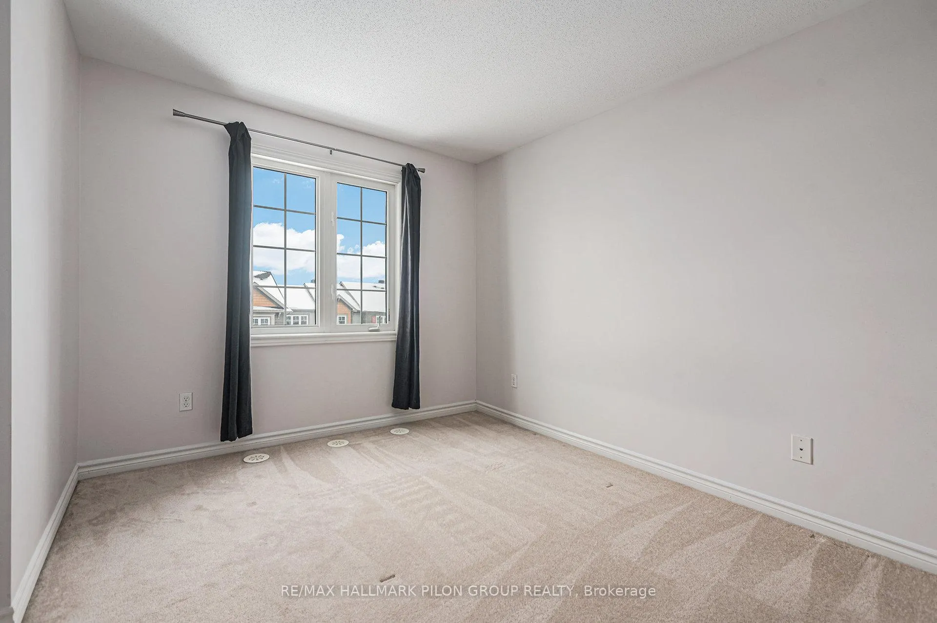 Photo 9 of 116 Sunshine Crescent, Ottawa, Notting Hill/Summerside — HOMEH