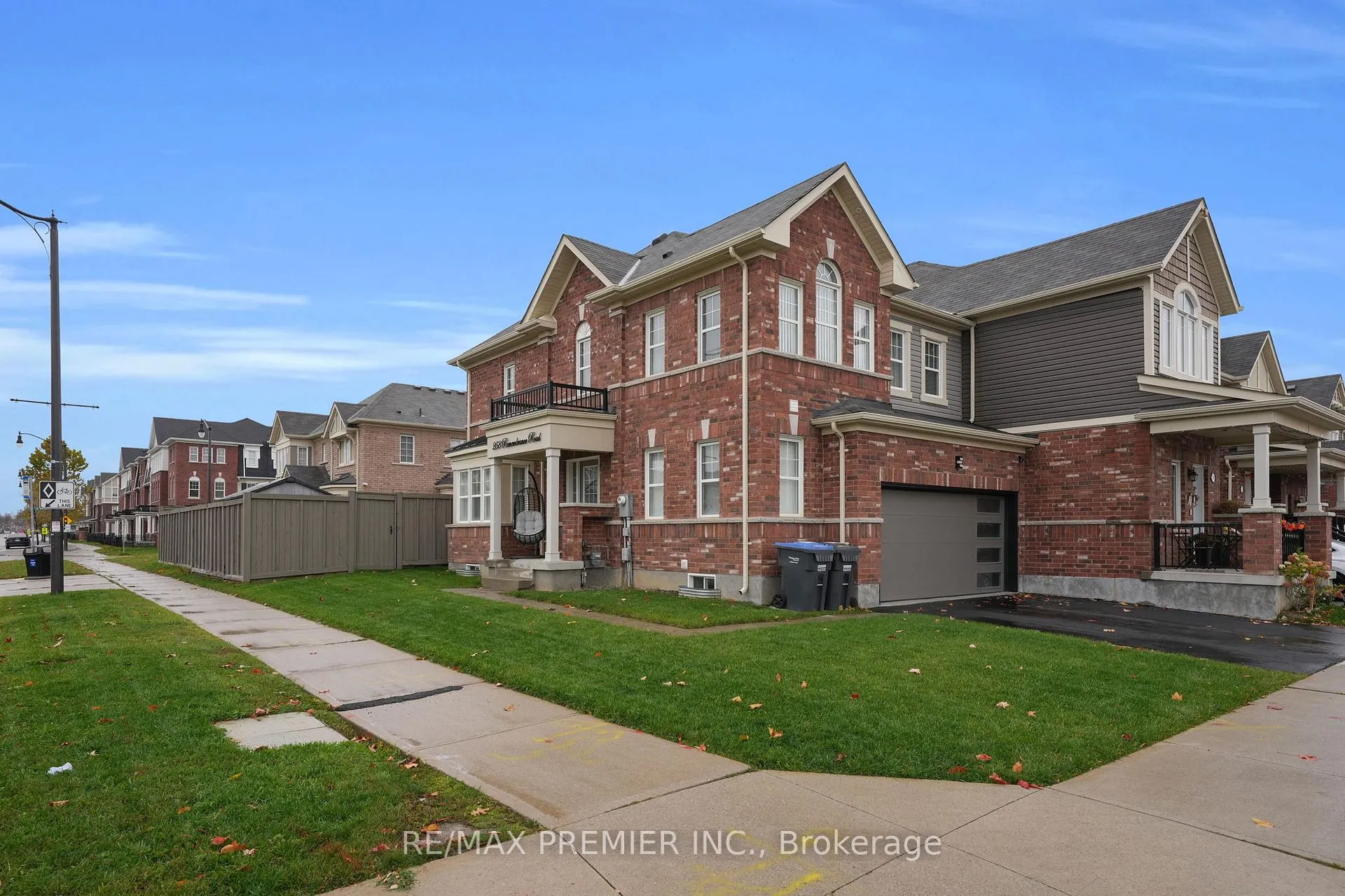 Photo 3 of 258 Remembrance Road, Brampton, Northwest Brampton — HOMEH