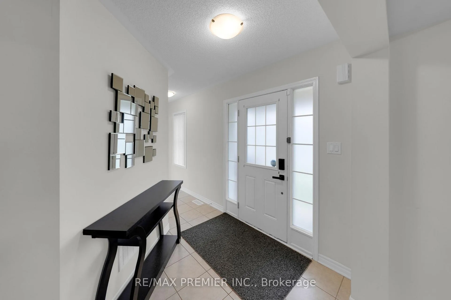 Photo 4 of 258 Remembrance Road, Brampton, Northwest Brampton — HOMEH