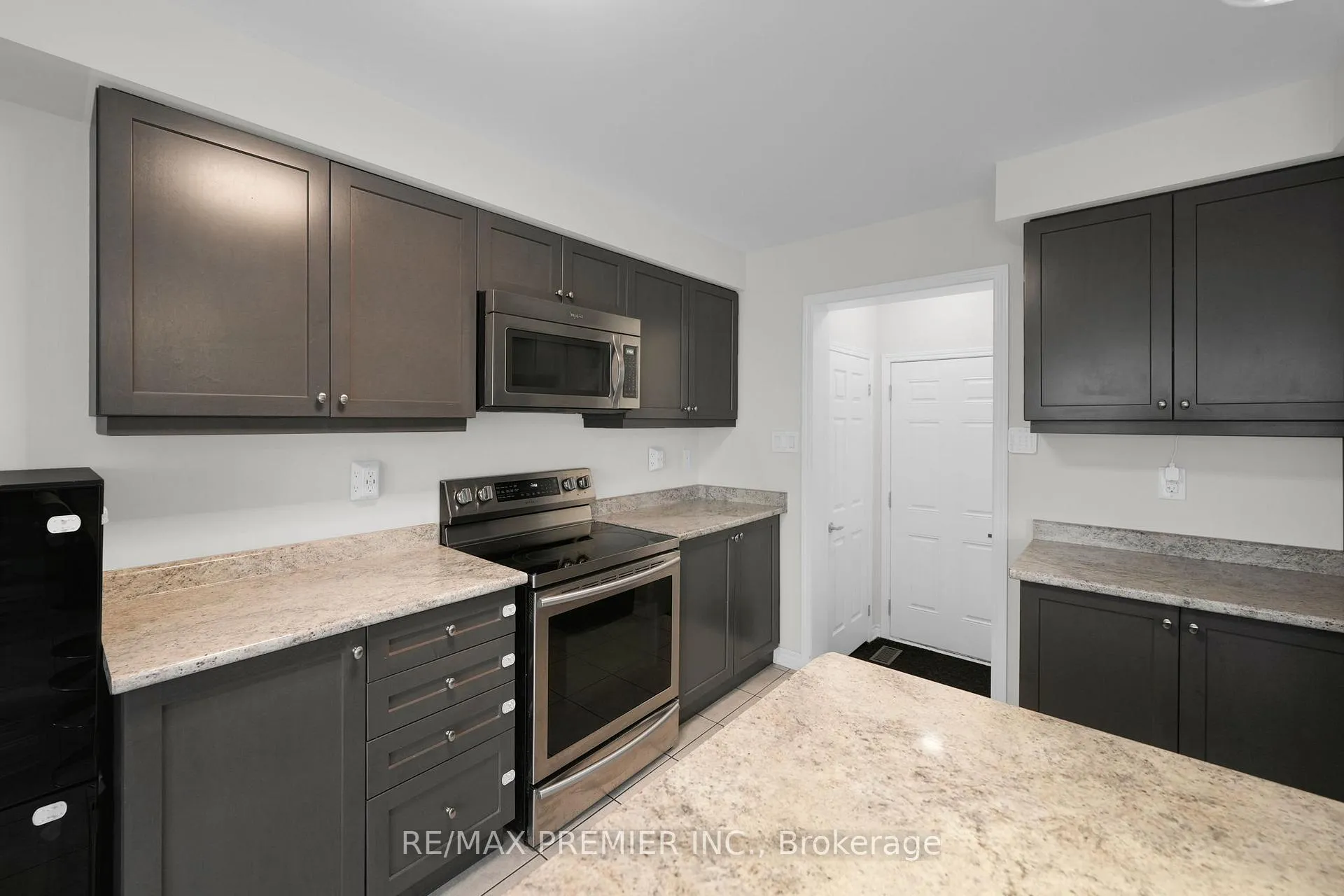Photo 11 of 258 Remembrance Road, Brampton, Northwest Brampton — HOMEH