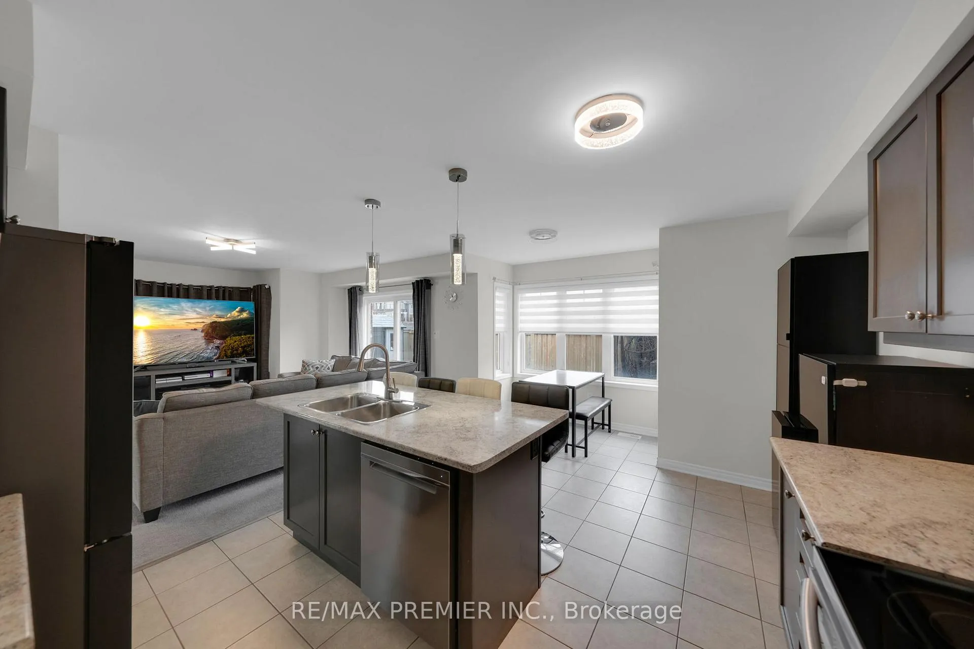 Photo 13 of 258 Remembrance Road, Brampton, Northwest Brampton — HOMEH