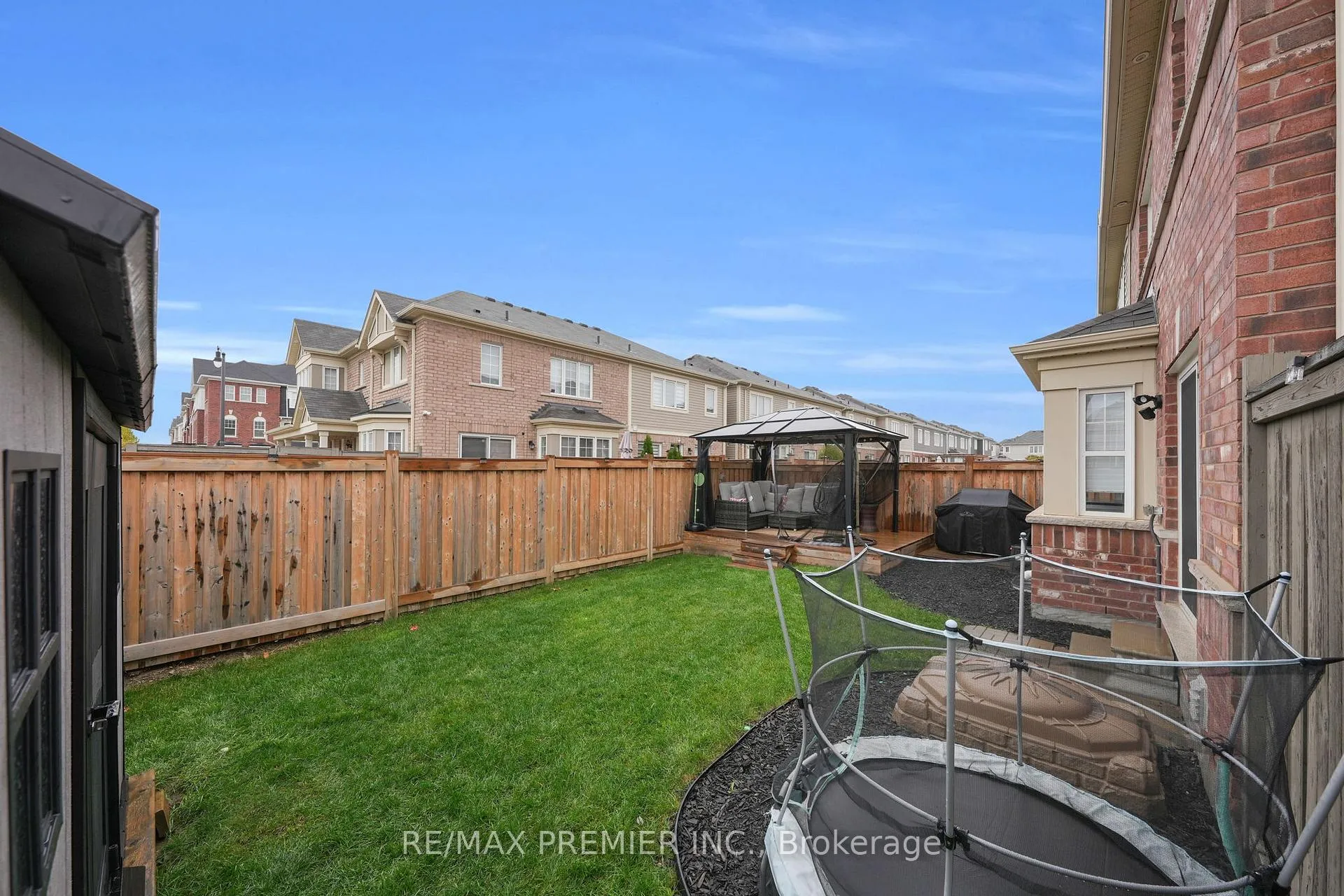 Photo 37 of 258 Remembrance Road, Brampton, Northwest Brampton — HOMEH