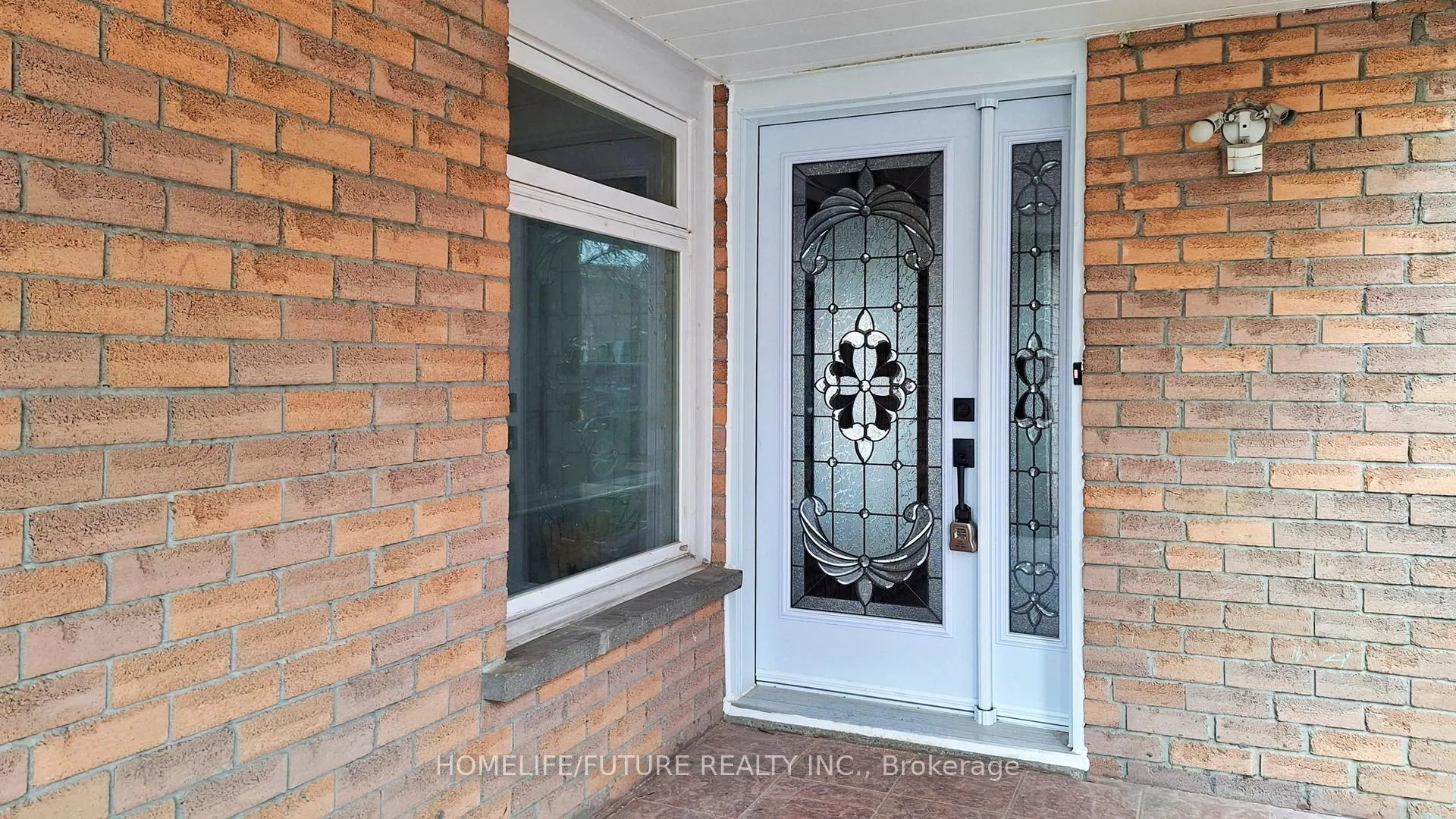 Photo 4 of 129 Northolt Crescent, Markham, Milliken Mills East — HOMEH