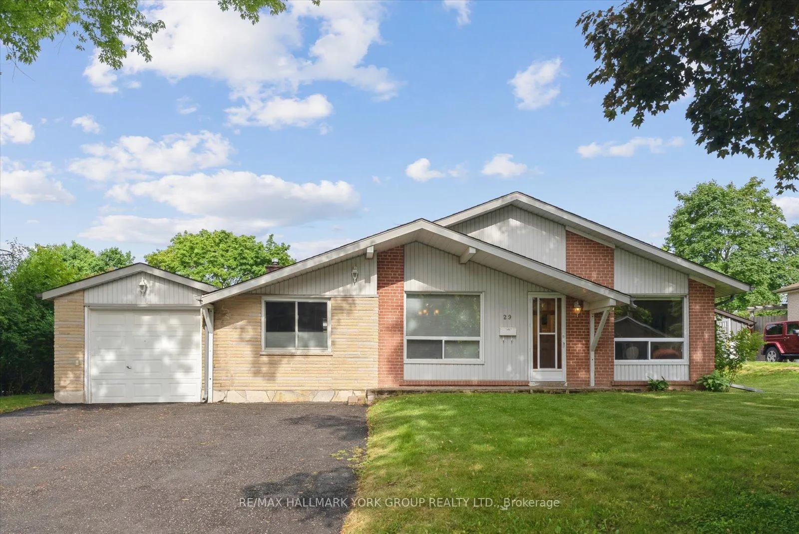Photo 1 of 29 Seaton Drive, Aurora, Aurora Highlands — HOMEH