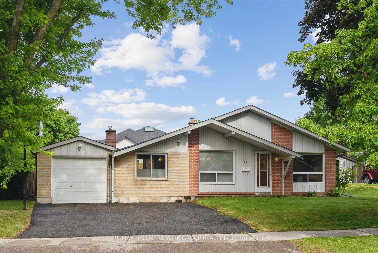 Photo 3 of 29 Seaton Drive, Aurora, Aurora Highlands — HOMEH