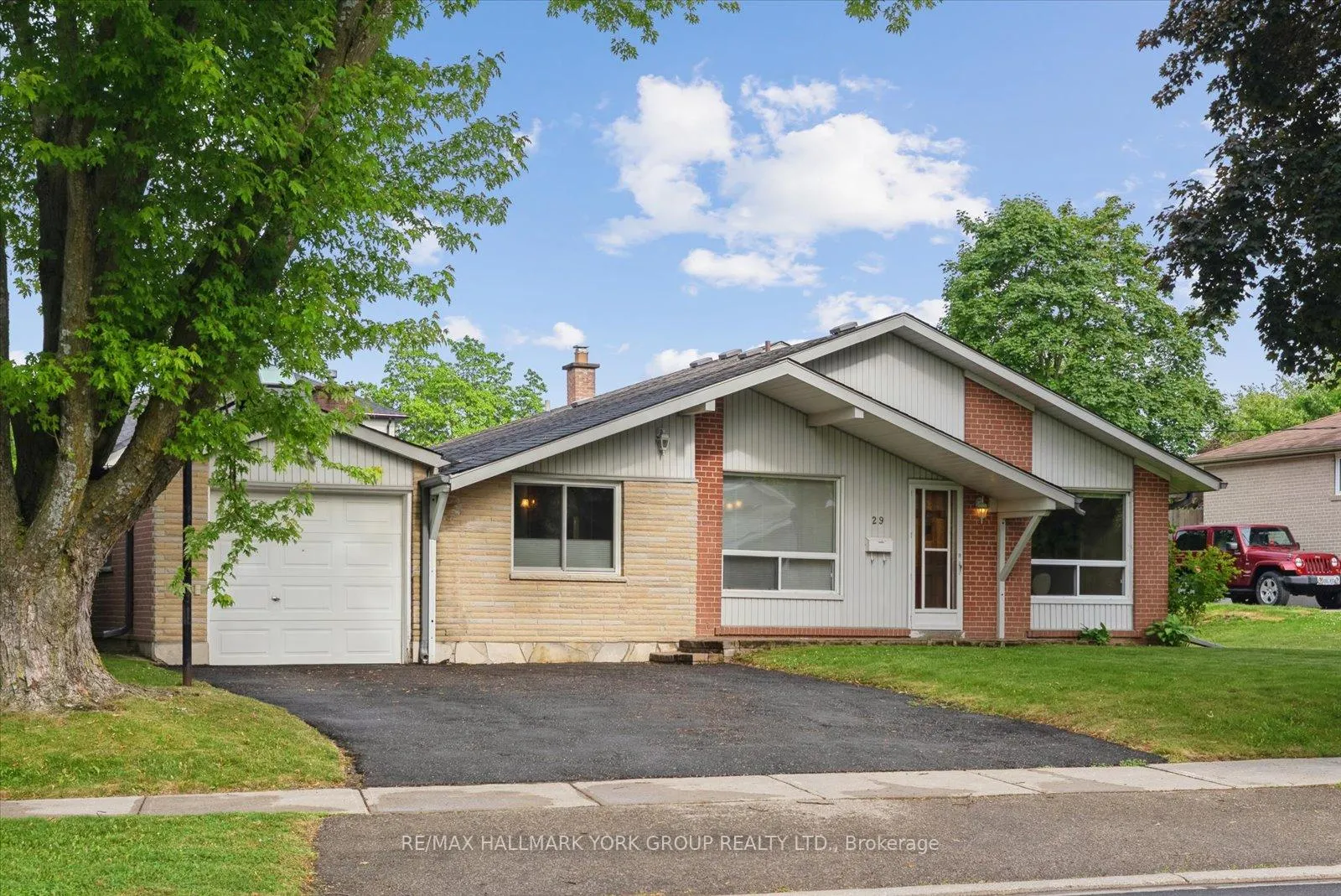 Photo 4 of 29 Seaton Drive, Aurora, Aurora Highlands — HOMEH