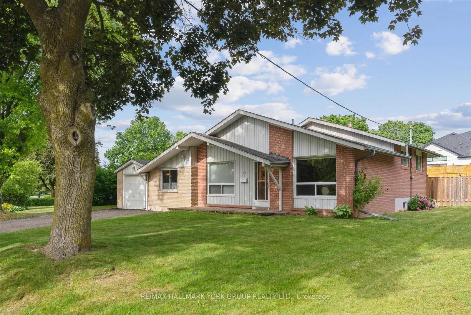 Photo 5 of 29 Seaton Drive, Aurora, Aurora Highlands — HOMEH