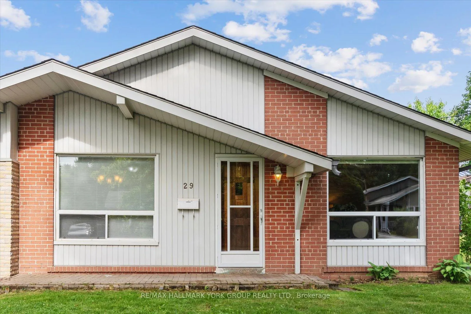 Photo 7 of 29 Seaton Drive, Aurora, Aurora Highlands — HOMEH