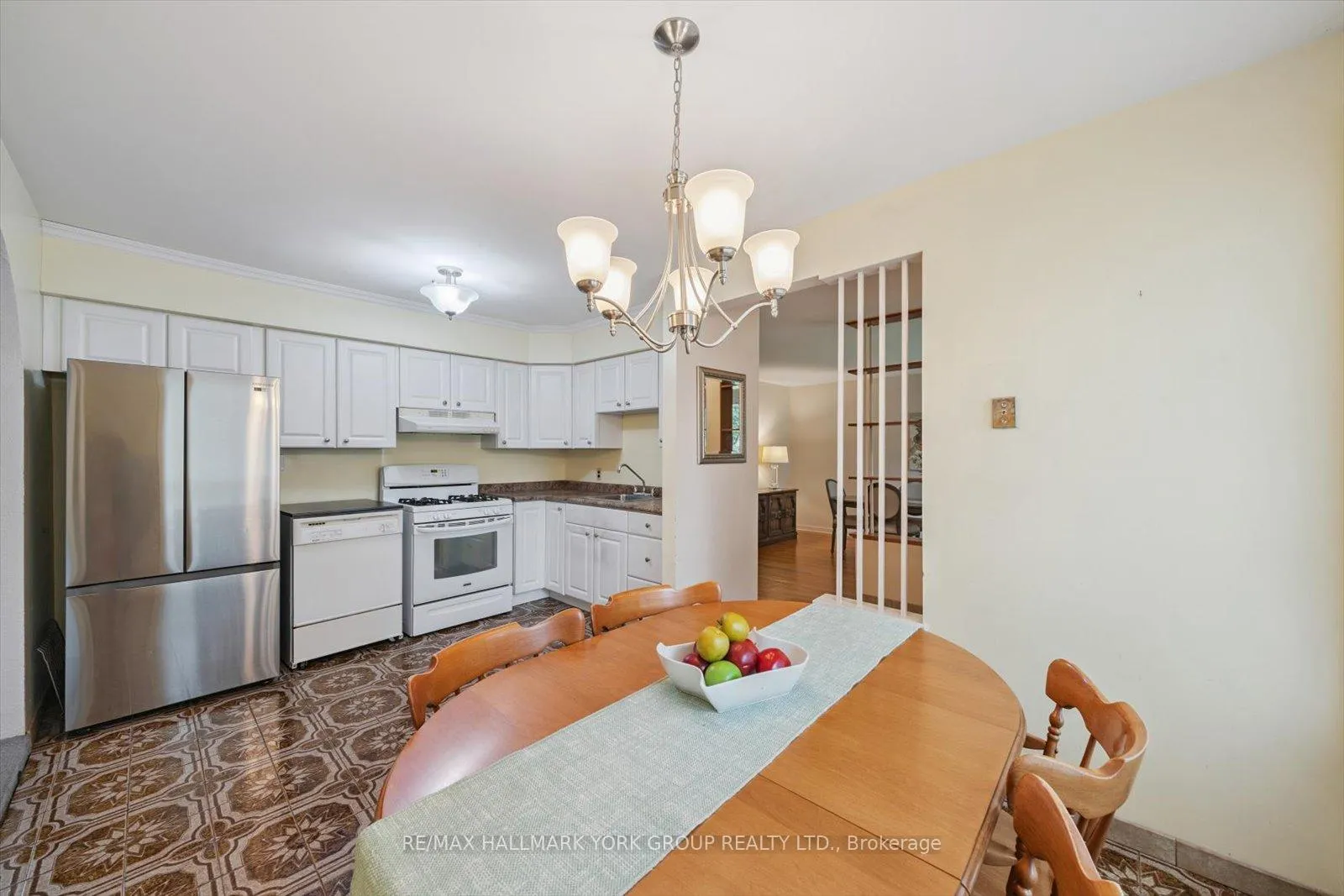 Photo 13 of 29 Seaton Drive, Aurora, Aurora Highlands — HOMEH